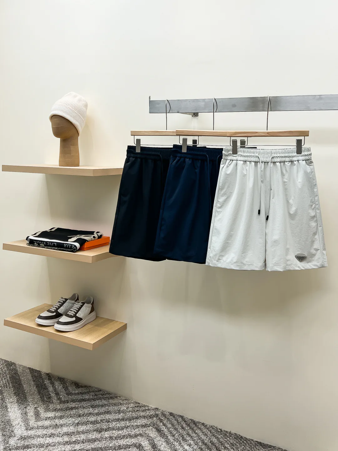 Men's Shorts PRADA 18499240