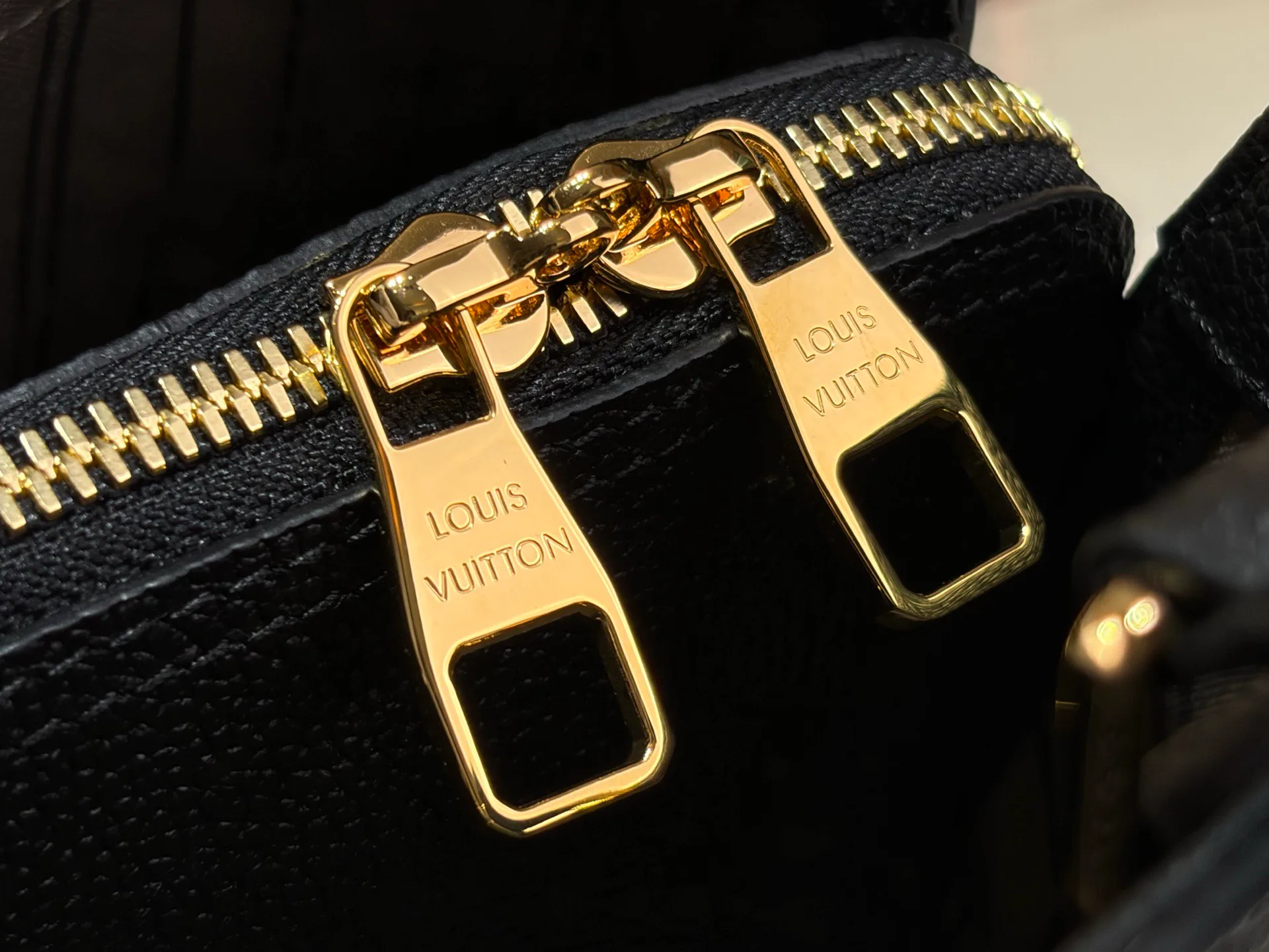 Women's Classic Handbags LOUIS VUITTON 18240331