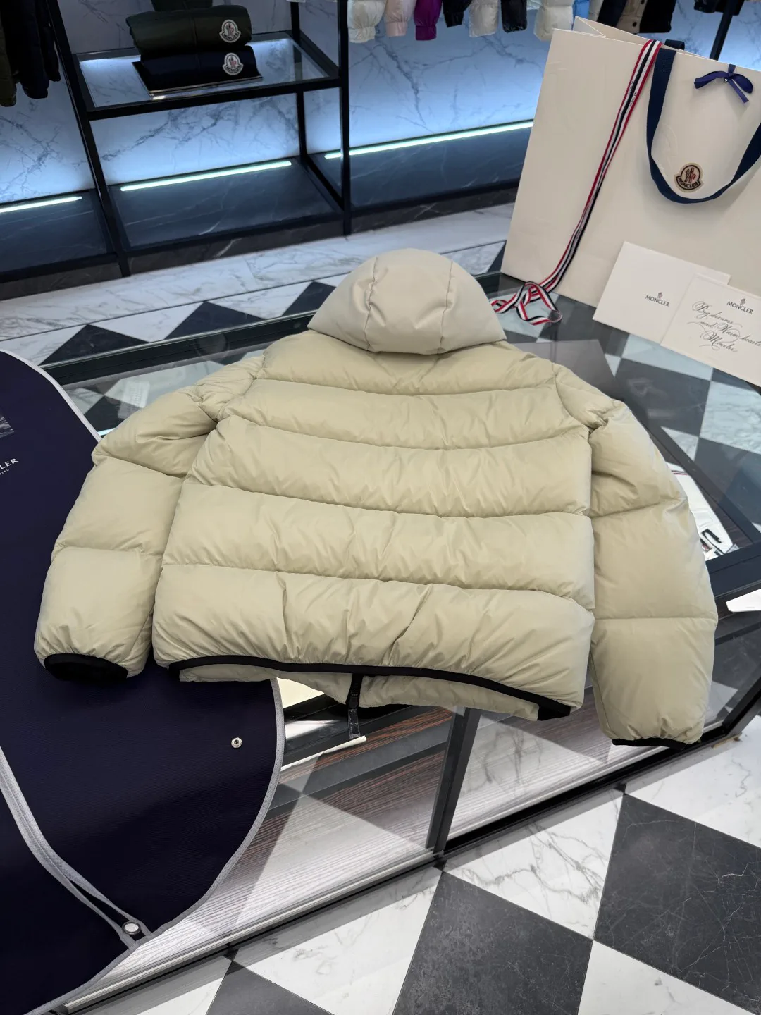 Women's Jackets And Down Jackets MONCLER 17864057