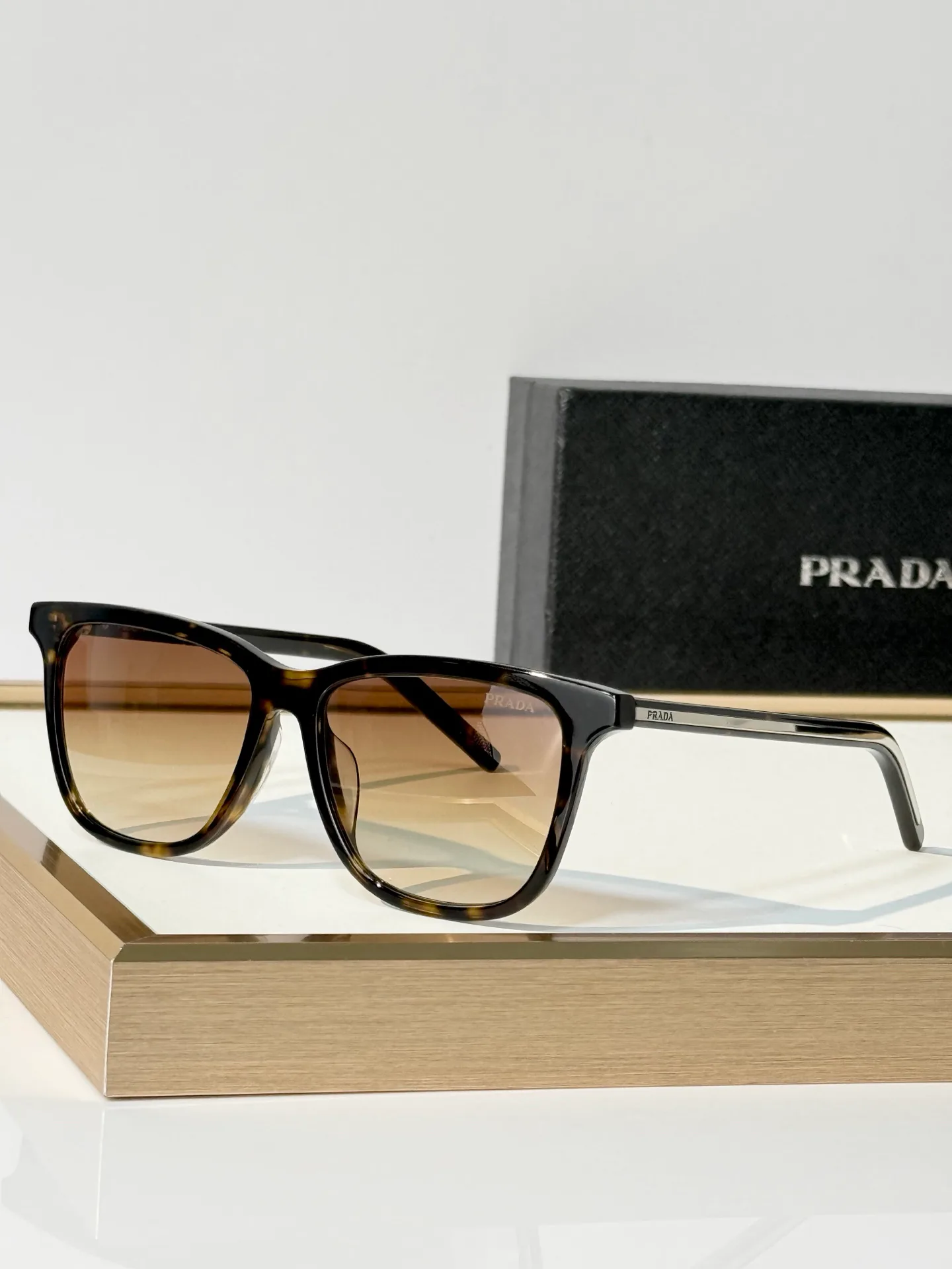 Очки Prada 18602852
