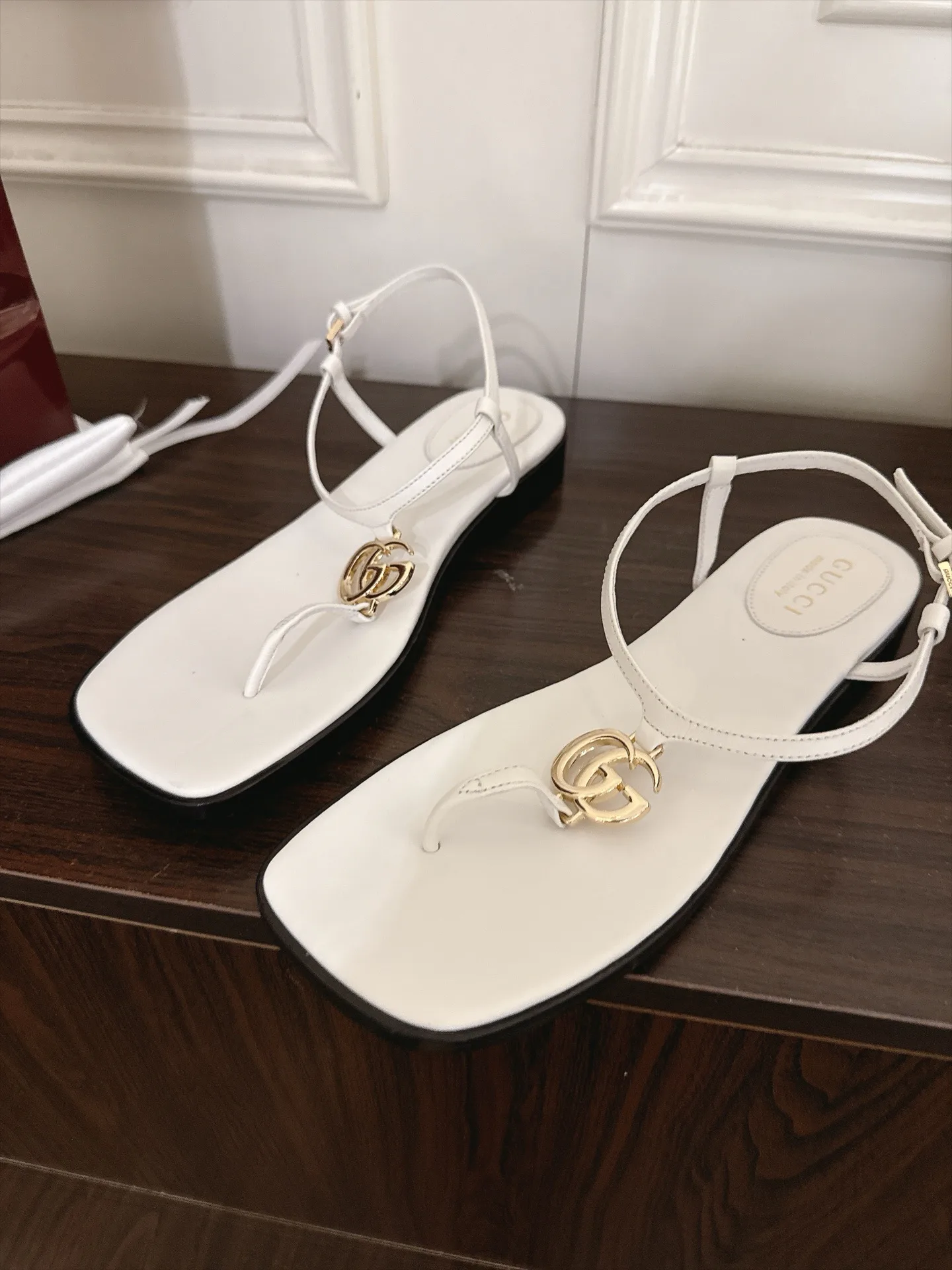 Women's Open-Toe Sandals GUCCI 18143129