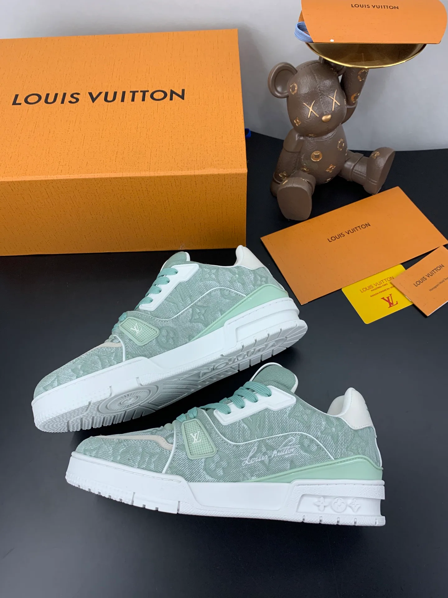 Women's Sneakers LOUIS VUITTON 17545277