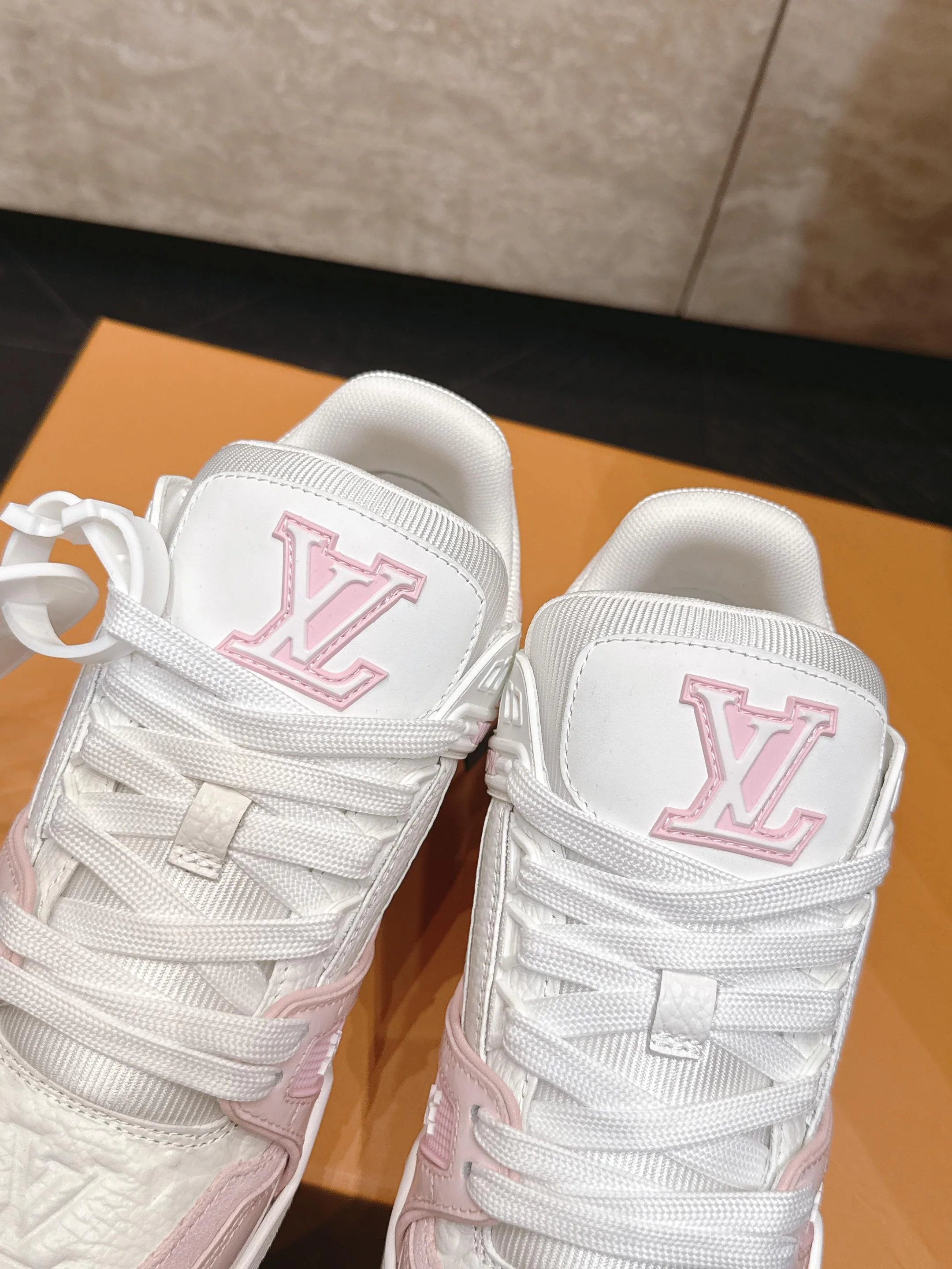 Women's Sneakers LOUIS VUITTON 17845996