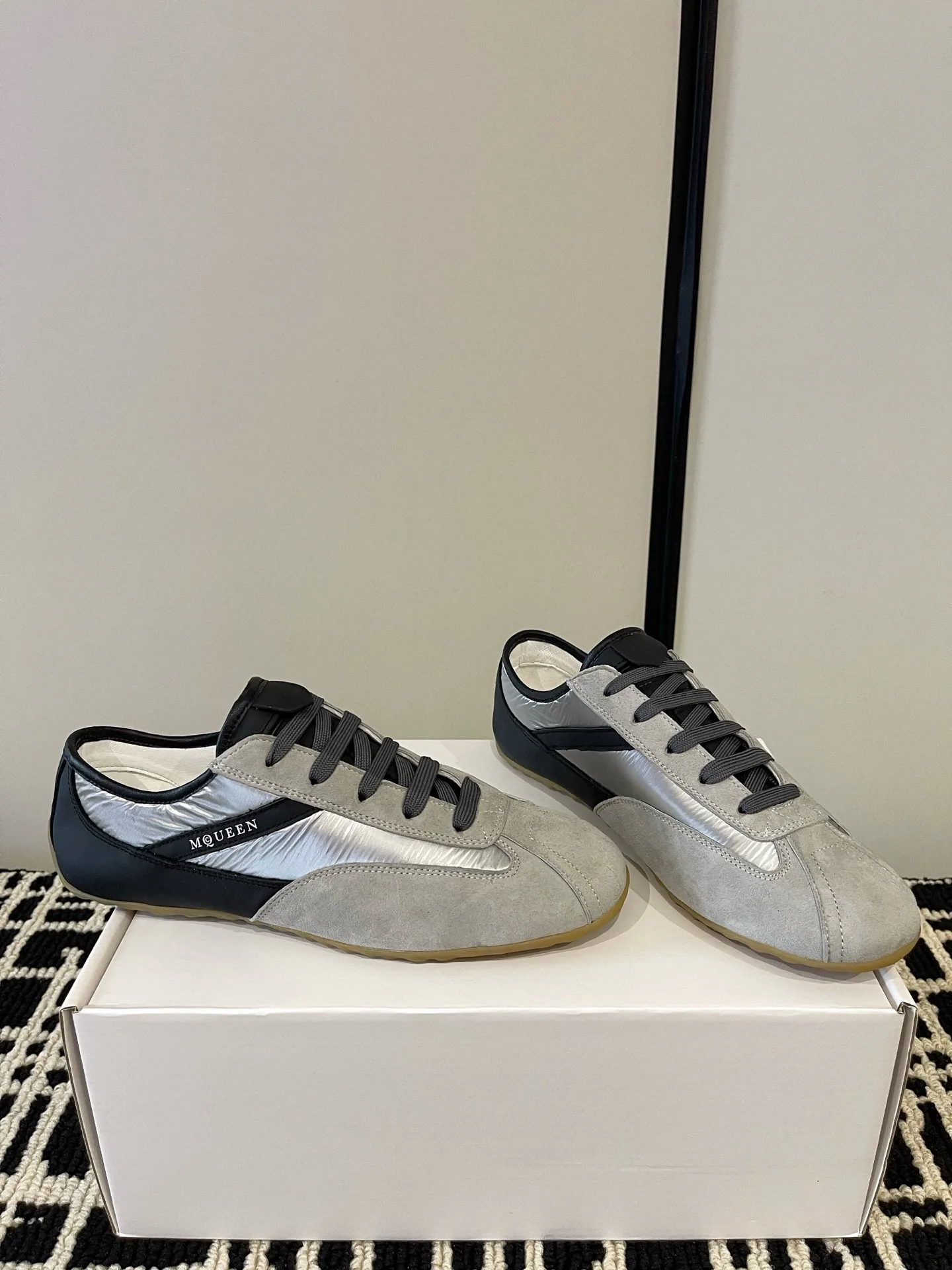 Women's Sneakers ALEXANDER MCQUEEN 18386229