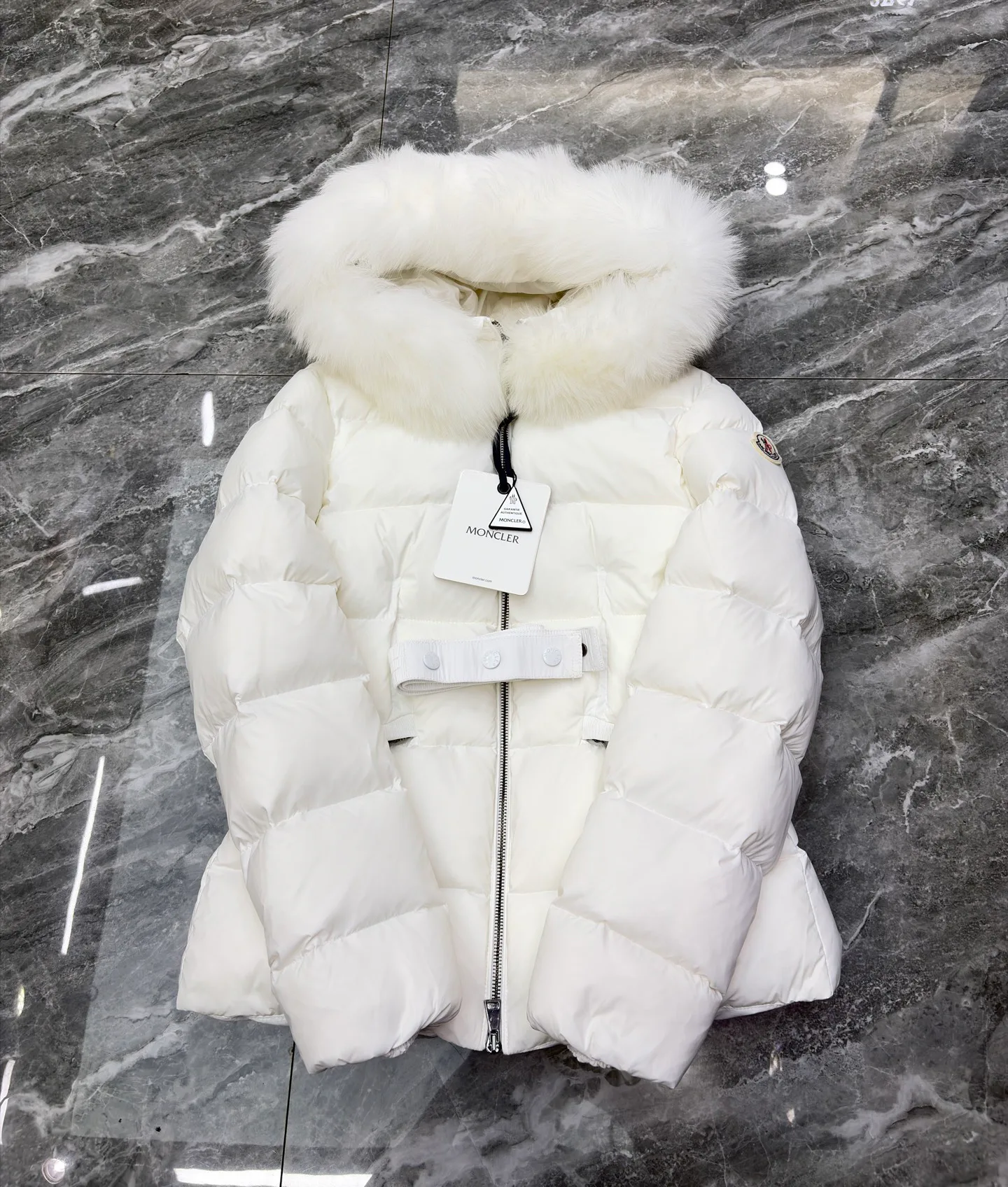 Women's Jackets And Down Jackets MONCLER 18111721