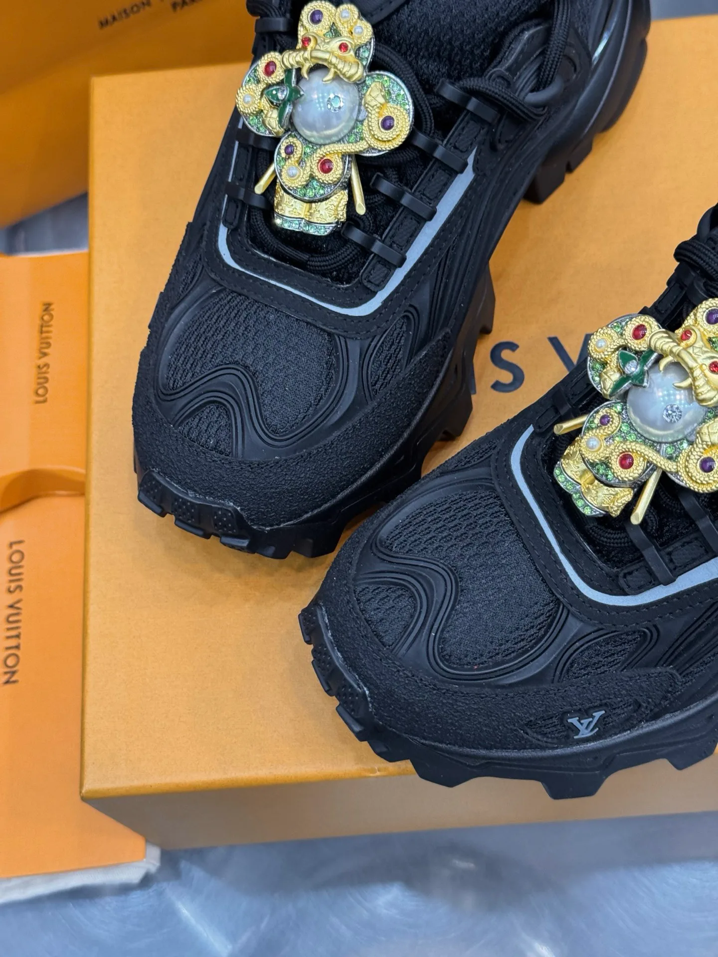 Women's Sneakers LOUIS VUITTON 18202602