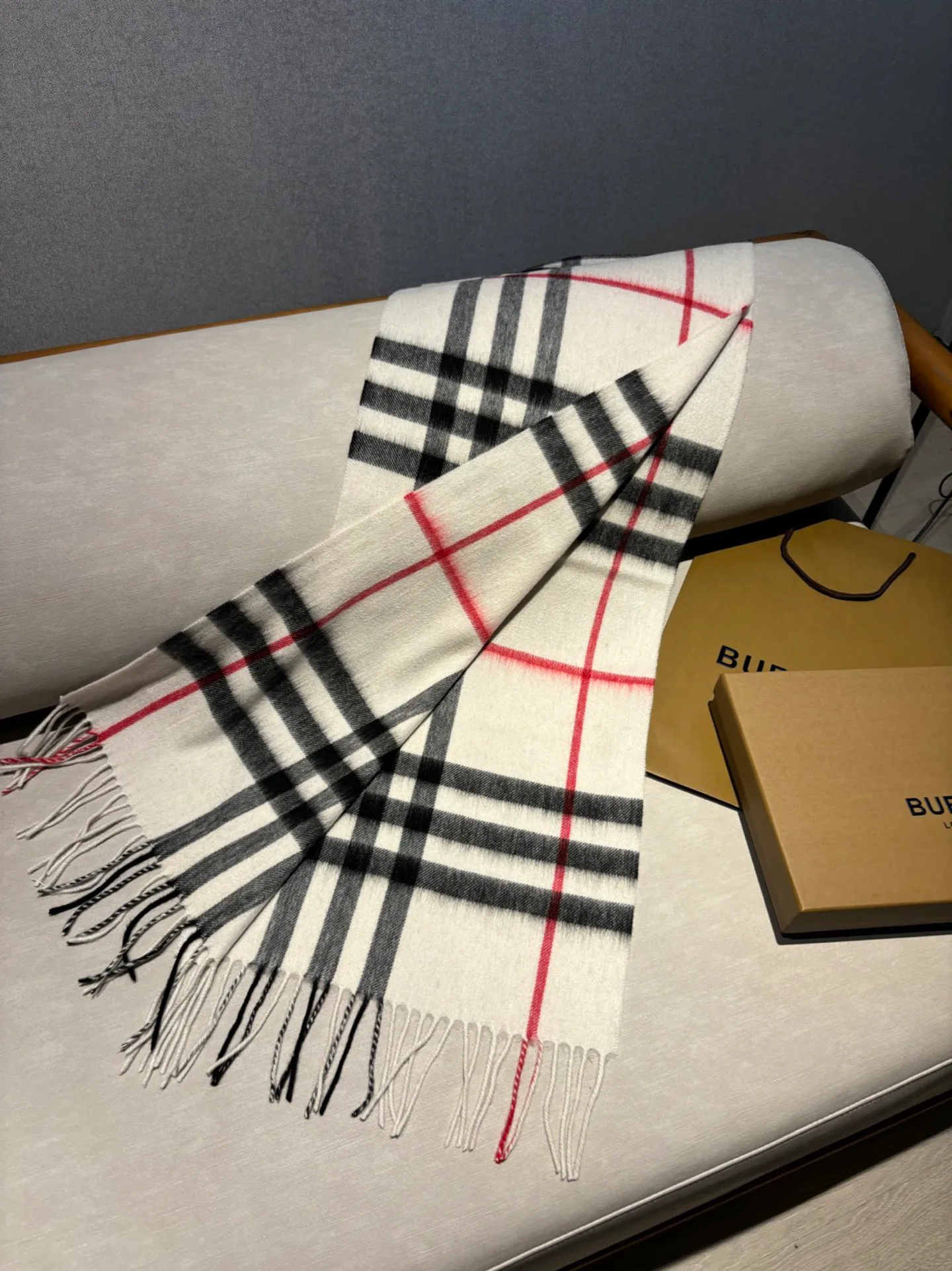 Scarves BURBERRY 18507481