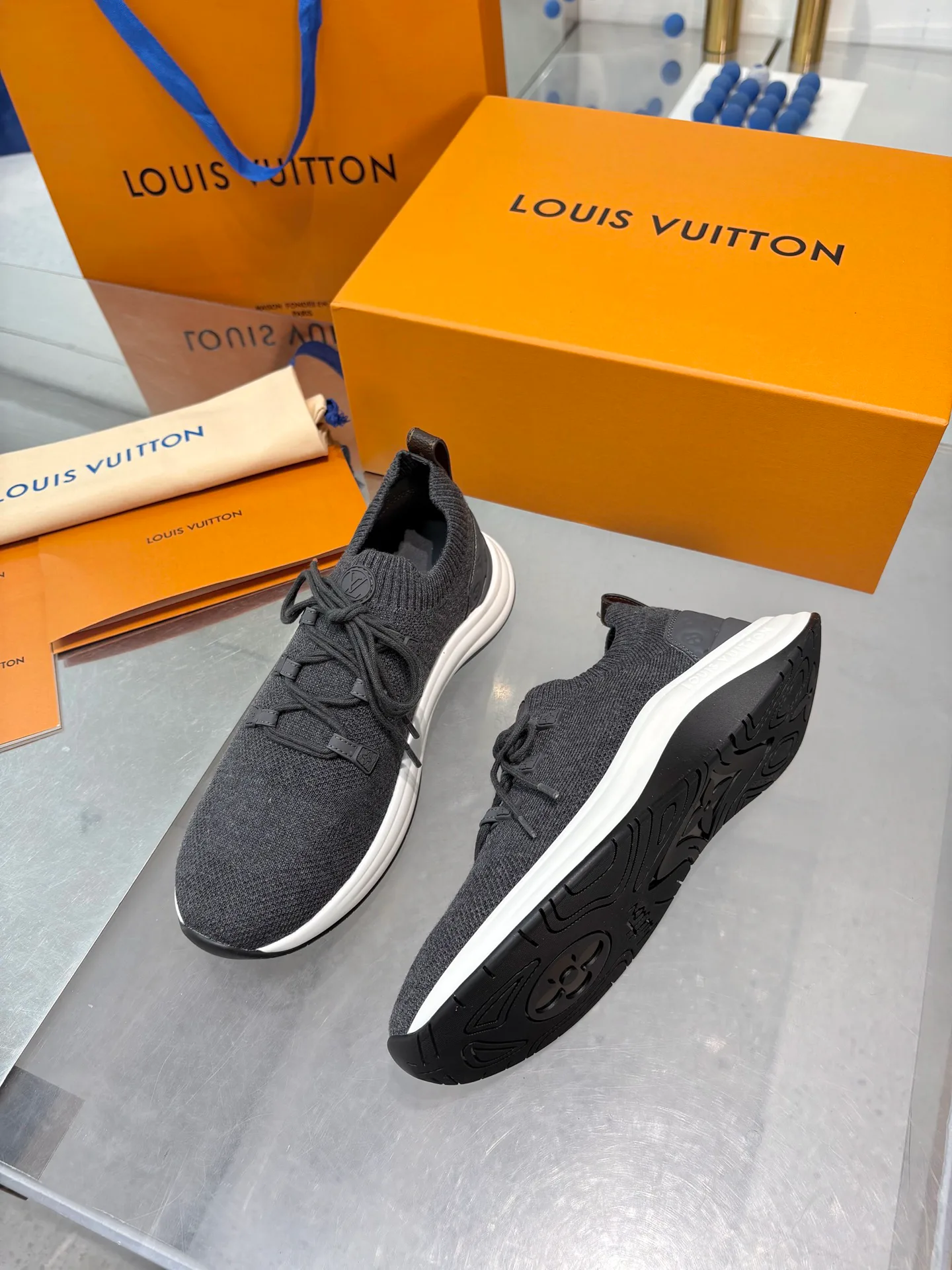Women's Sneakers LOUIS VUITTON 18055131