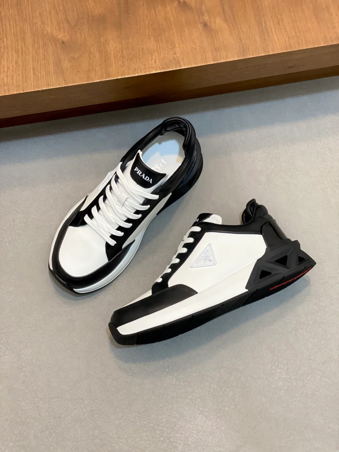 Men's Sneakers PRADA 18116636