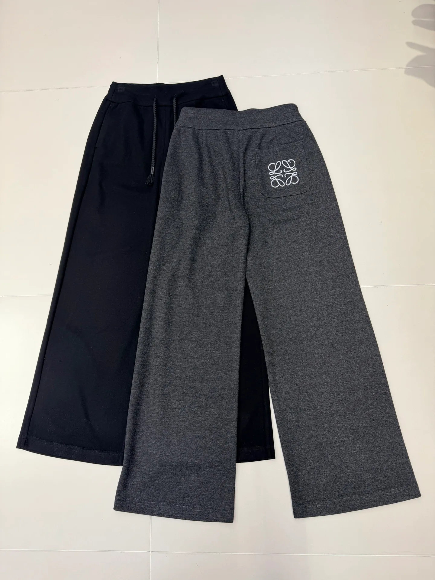 Women's Trousers LOEWE 18432851