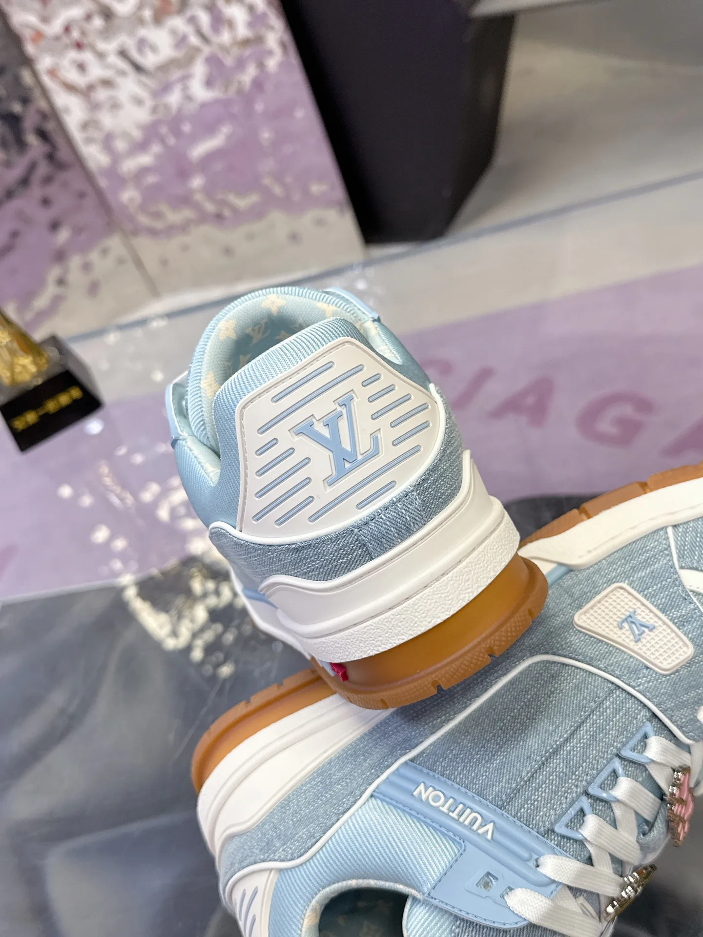 Women's Sneakers LOUIS VUITTON 18104017