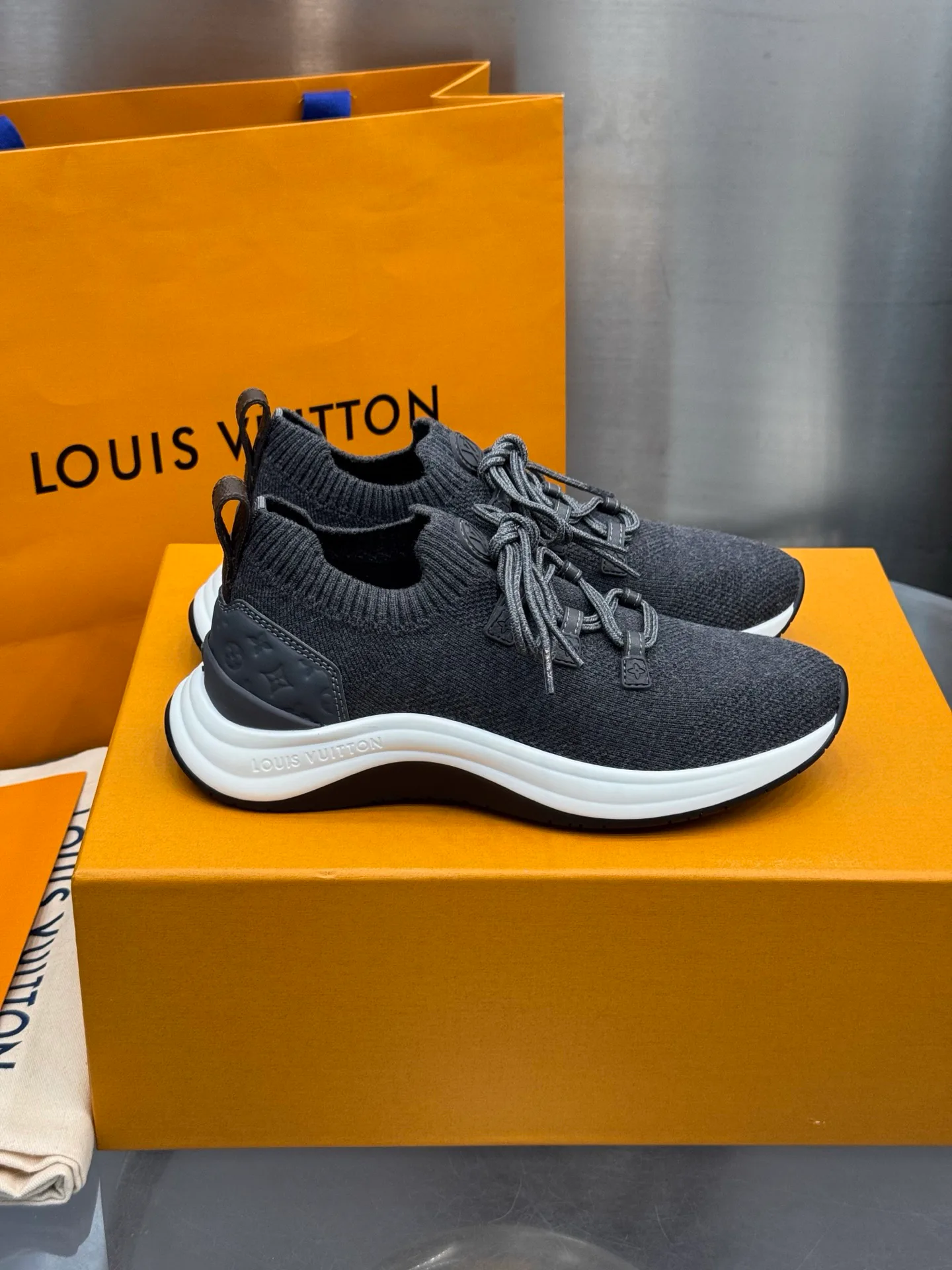 Women's Sneakers LOUIS VUITTON 18202473