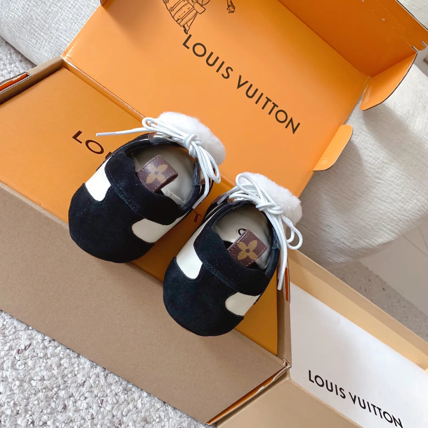Women's Sneakers LOUIS VUITTON 18375801
