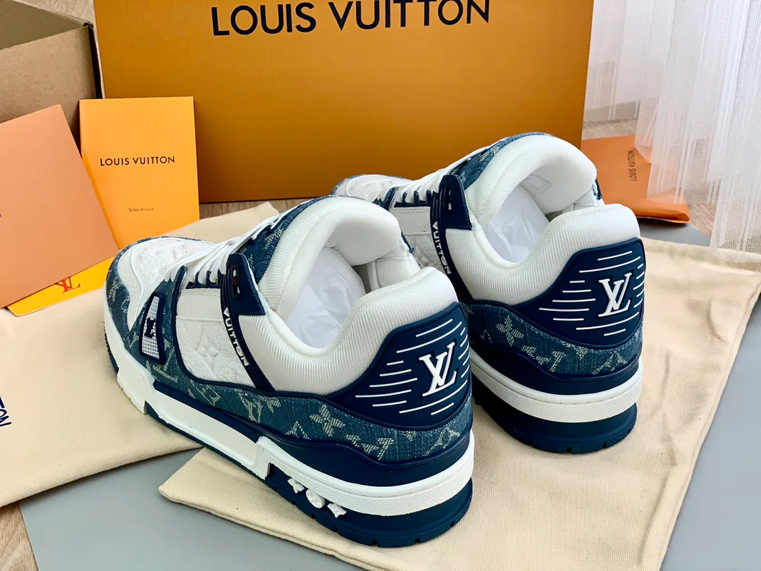 Women's Sneakers LOUIS VUITTON 18014125