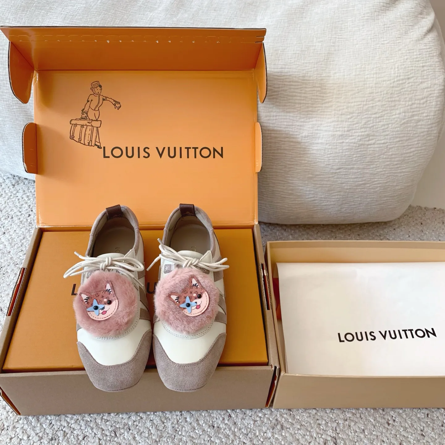 Women's Sneakers LOUIS VUITTON 18375805