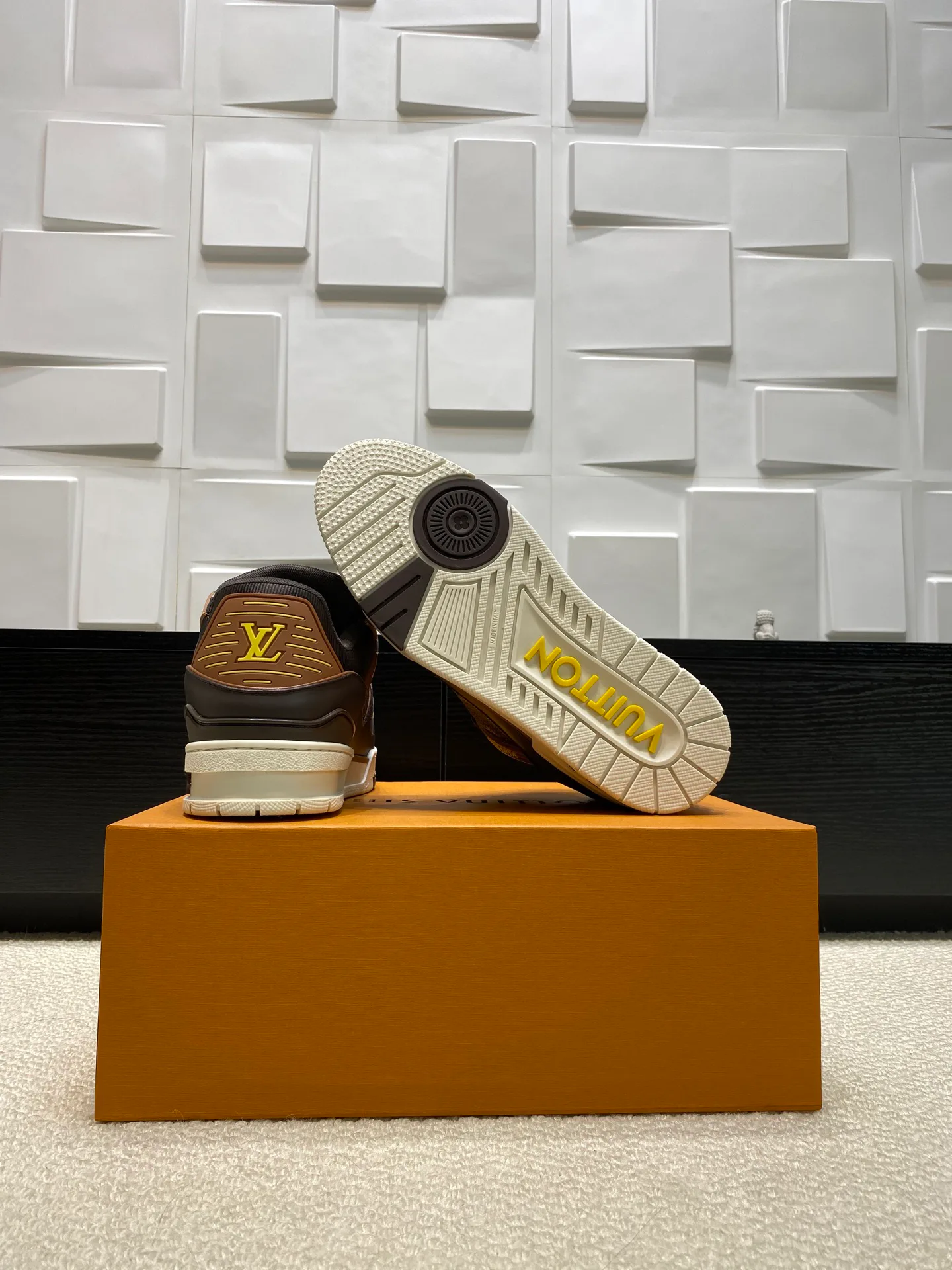 Women's Sneakers LOUIS VUITTON 17969022