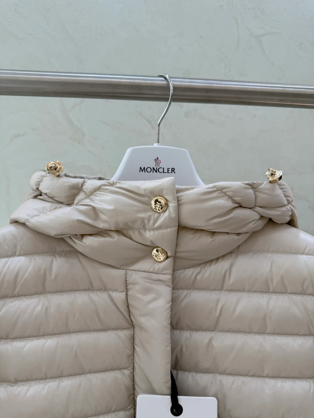 Women's Jackets And Down Jackets MONCLER 18043552