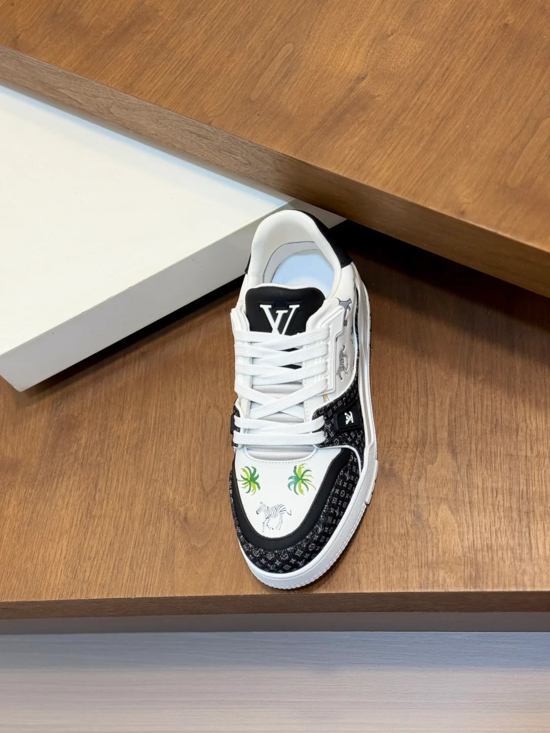 Men's Sneakers LOUIS VUITTON 18234377