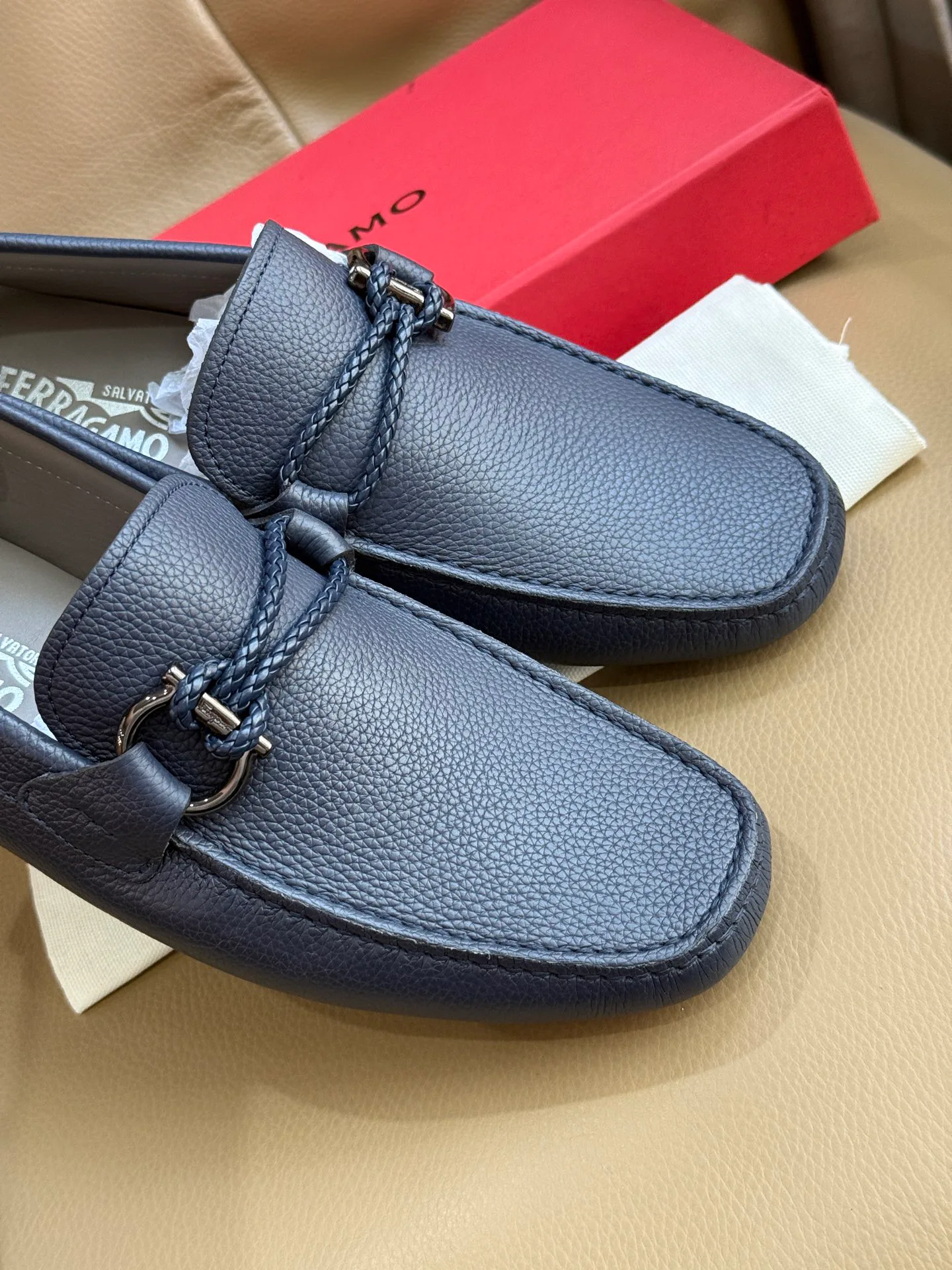 Men's Loafers And Dress Shoes SALVATORE FERRAGAMO 18117109