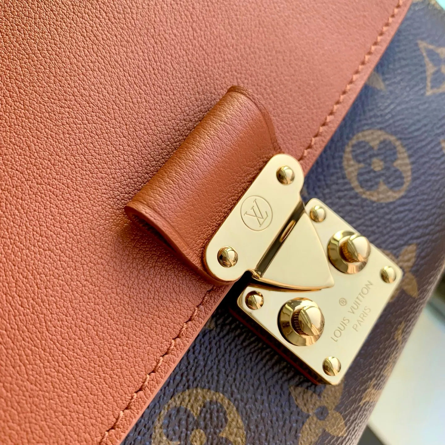 Women's Classic Handbags LOUIS VUITTON 18412598