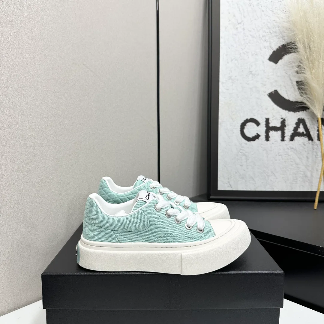 Women's Sneakers CHANEL 17825112