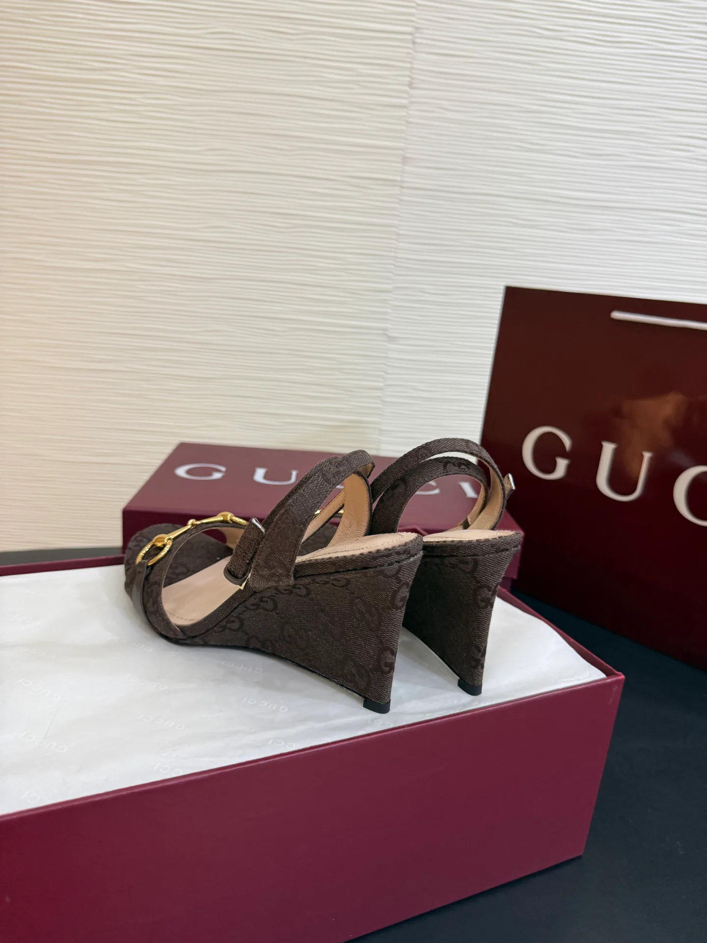 Women's Open-Toe Sandals GUCCI 18071149