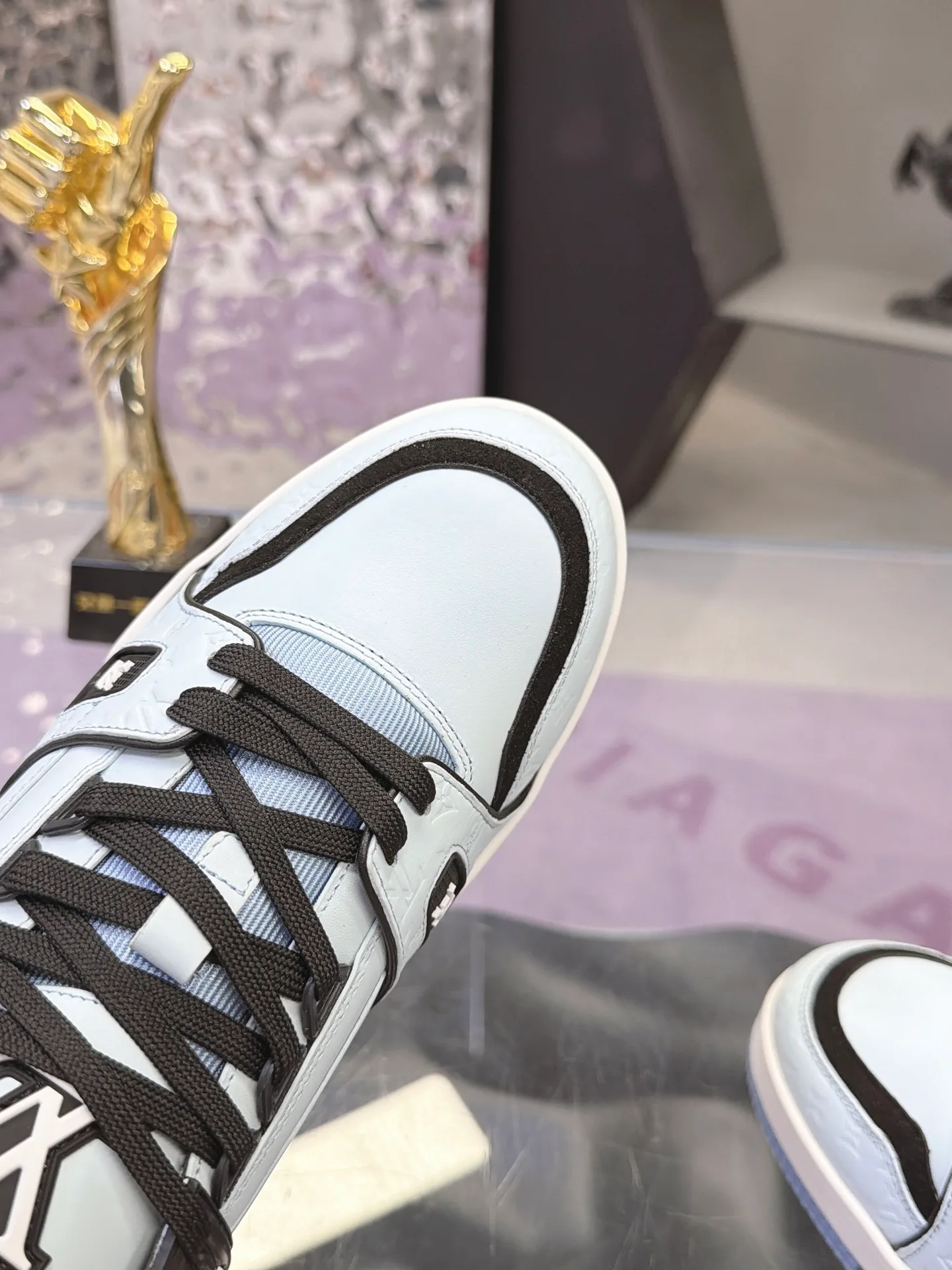 Women's Sneakers LOUIS VUITTON 17930929