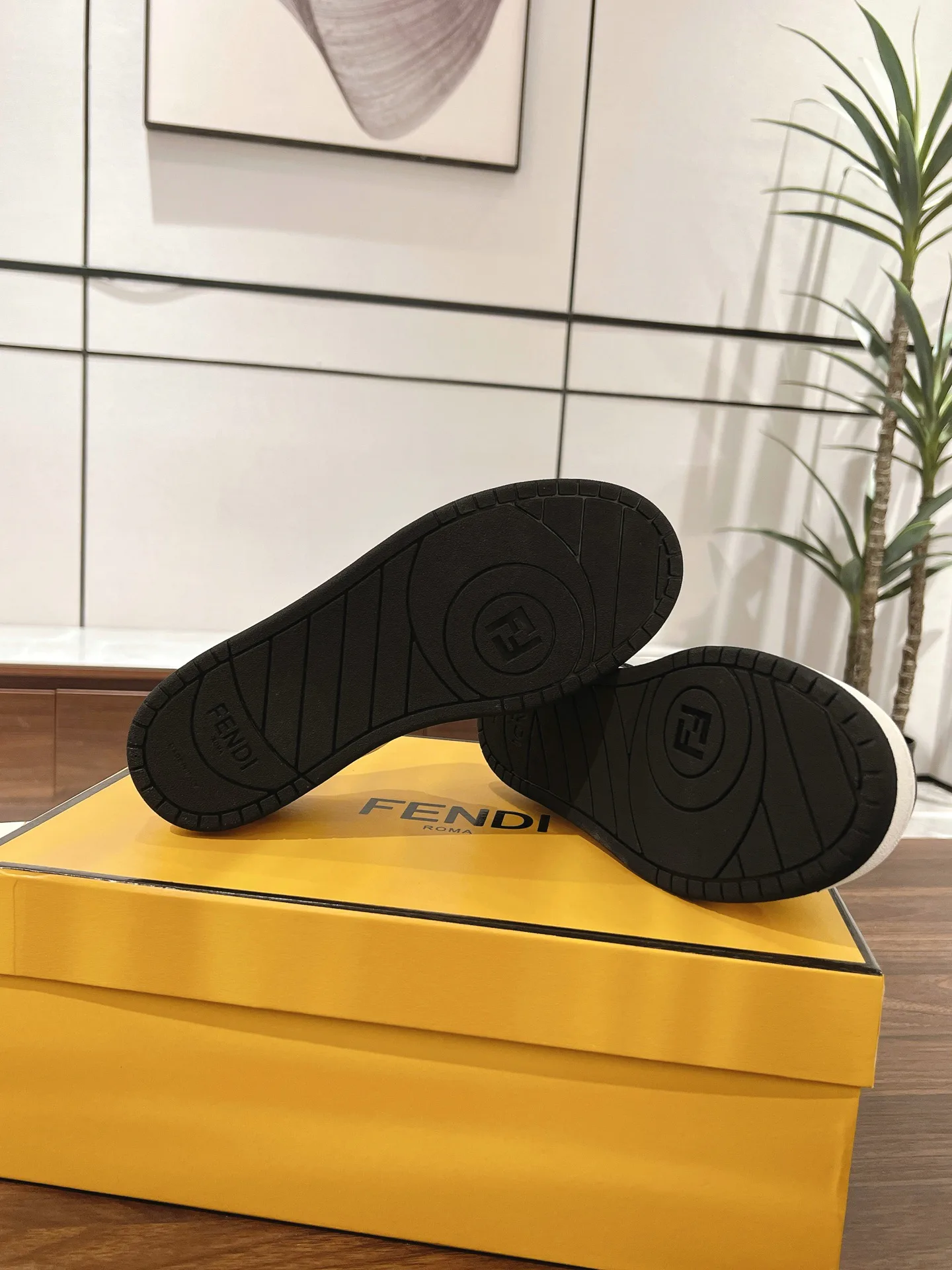 Women's Sneakers FENDI 18219551