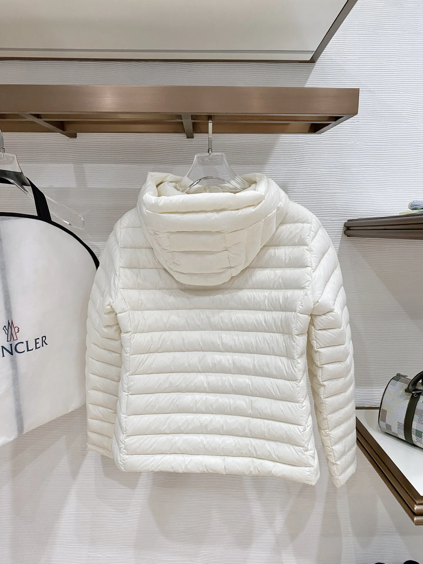 Women's Jackets And Down Jackets MONCLER 17632181