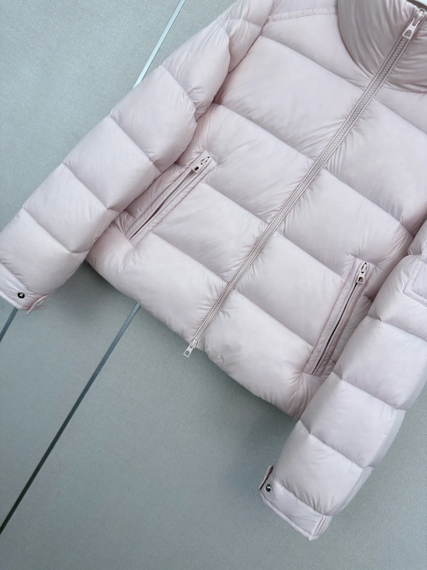 Women's Jackets And Down Jackets MONCLER 18439409