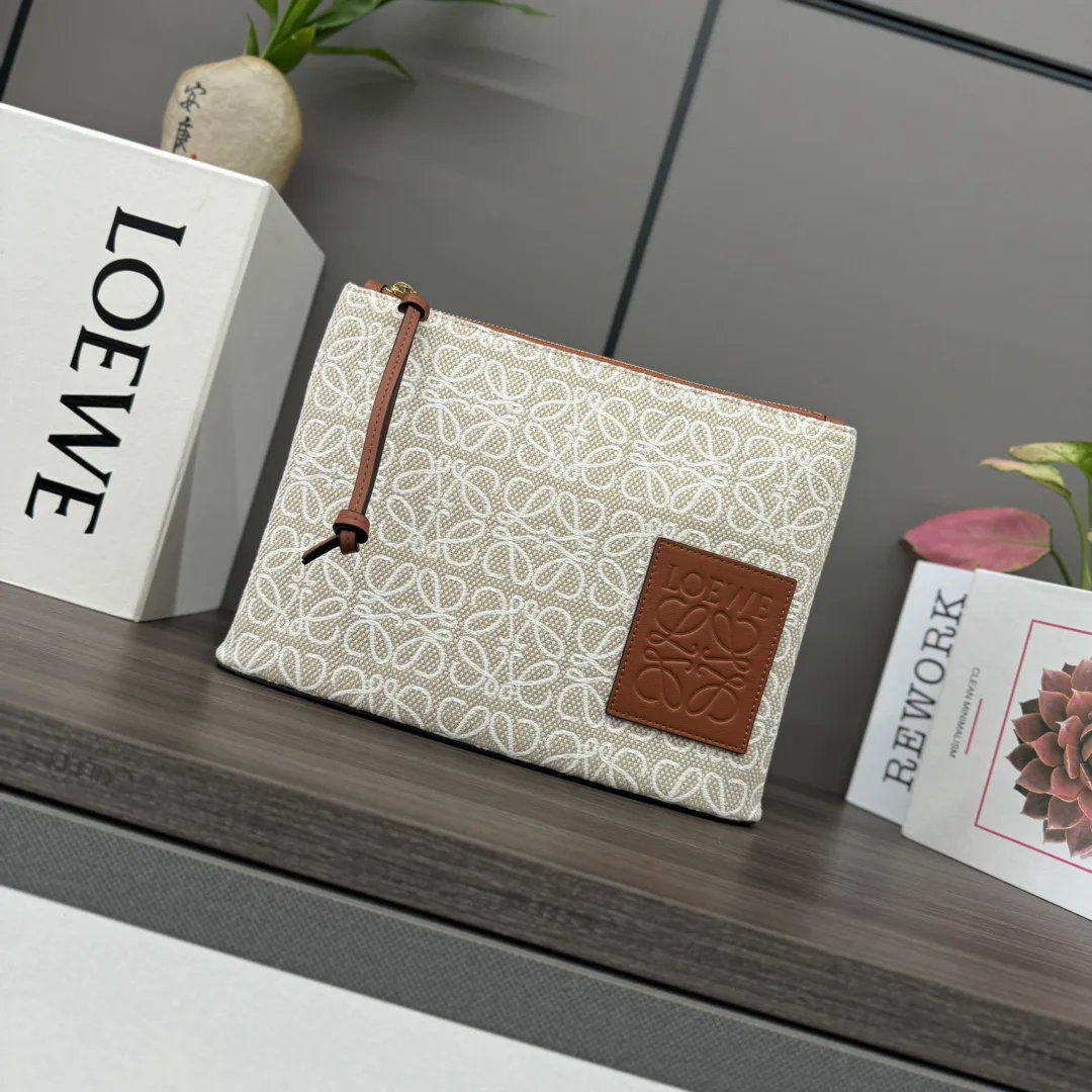 Women's Clutches LOEWE 18116450