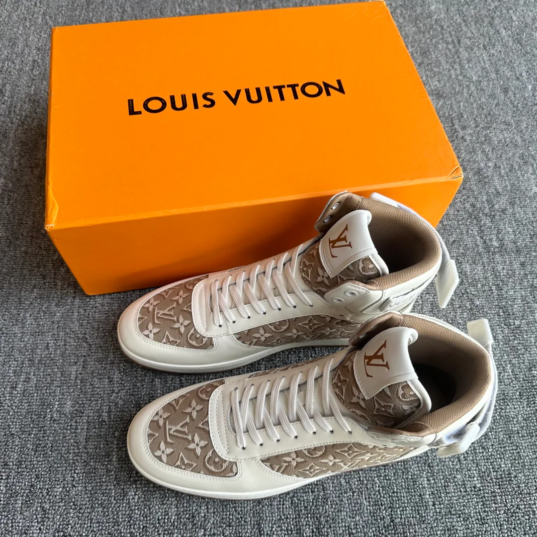 Men's Sneakers LOUIS VUITTON 18394312