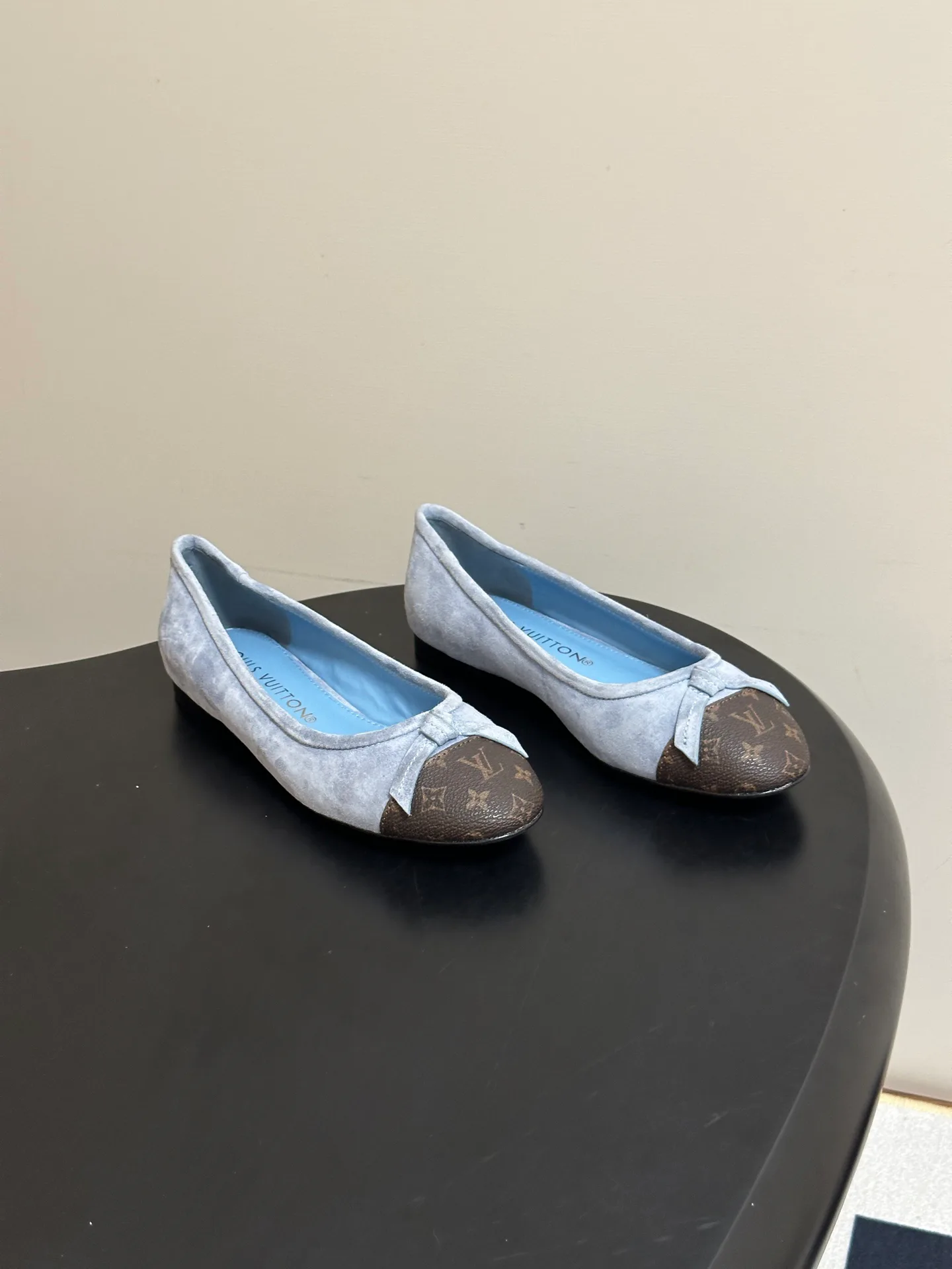 Women's Ballet Flats LOUIS VUITTON 18049406