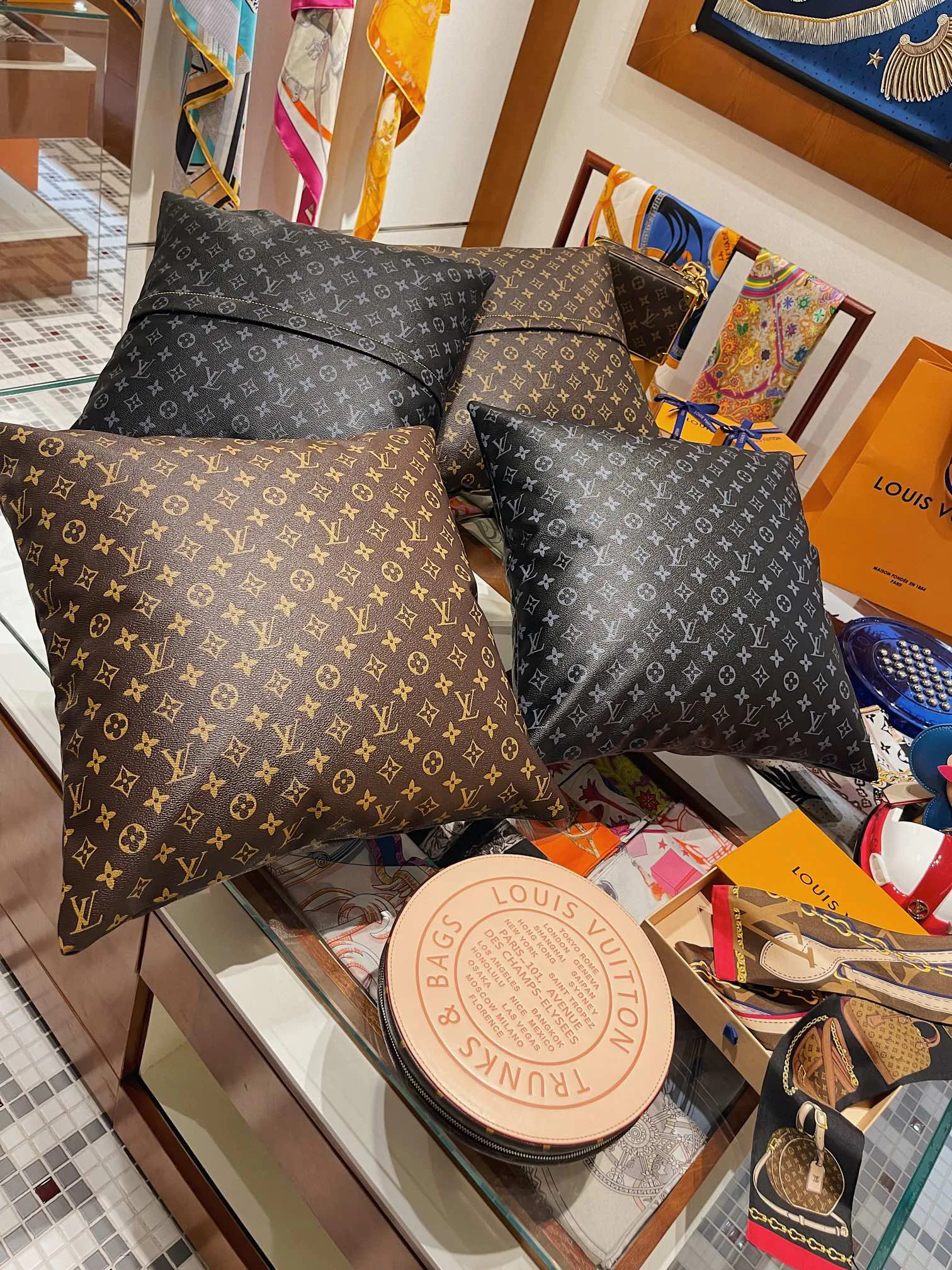 Textiles LOUIS VUITTON 18222632