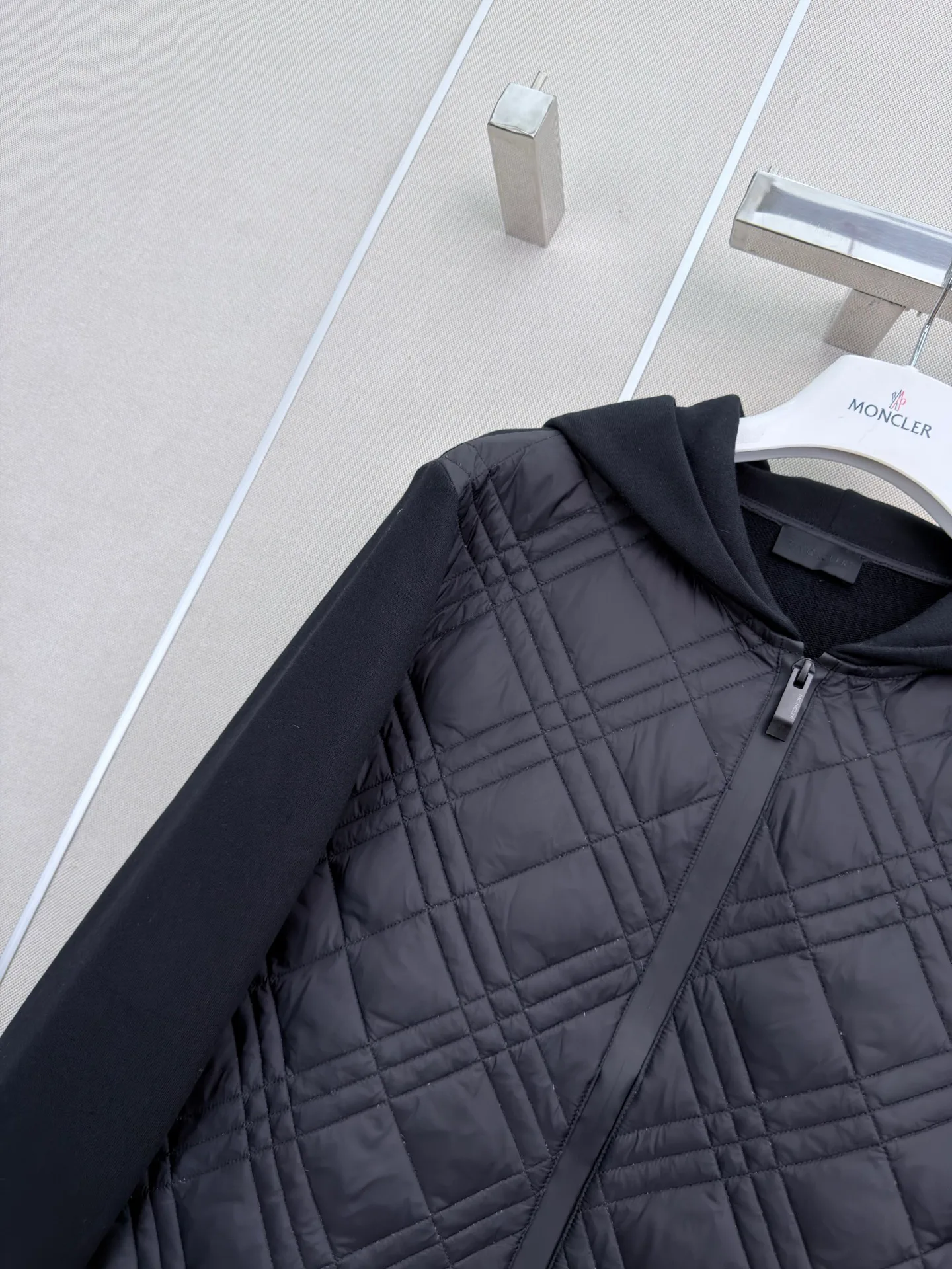 Women's Jackets And Down Jackets MONCLER 18506403