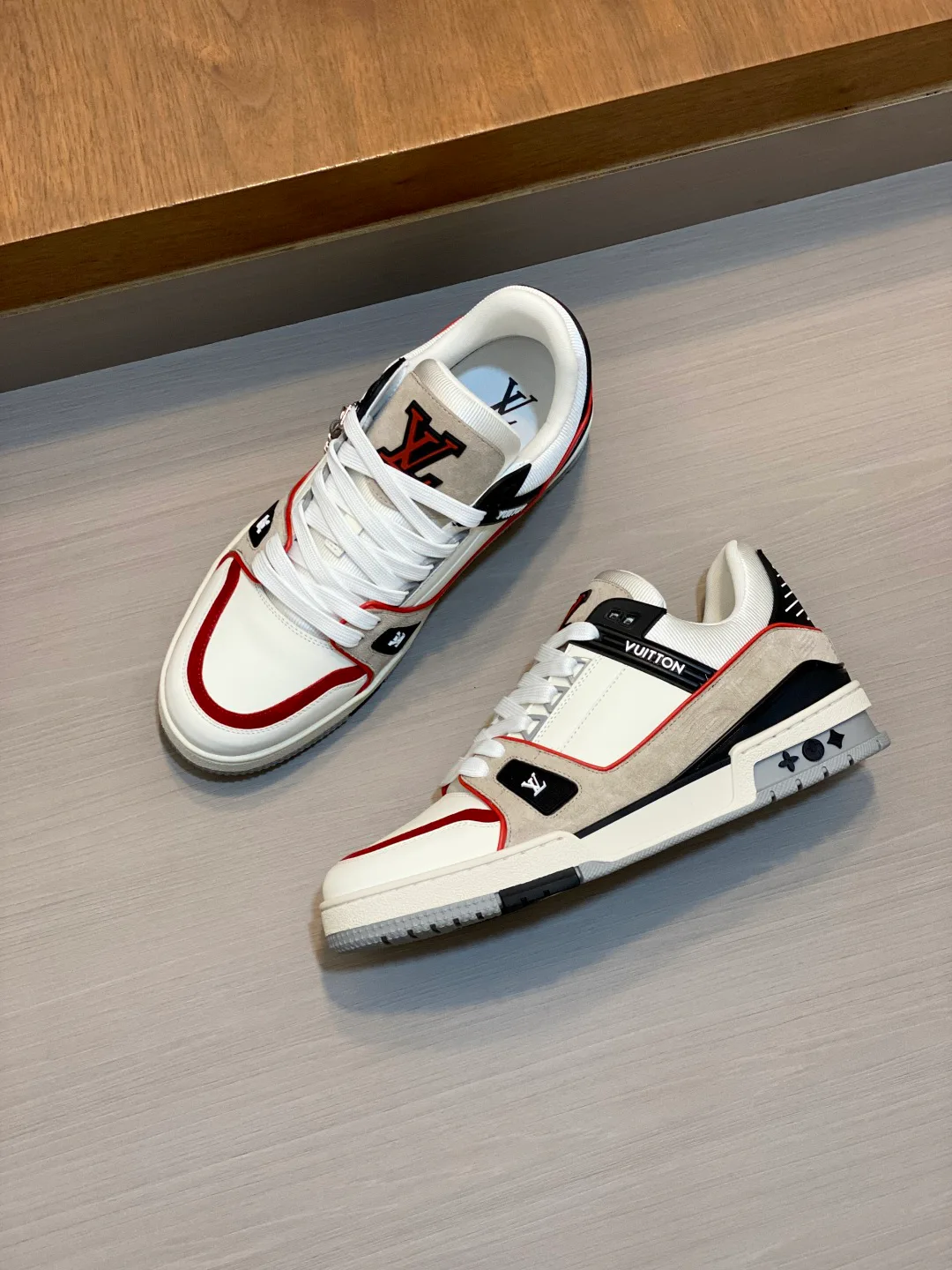Men's Sneakers LOUIS VUITTON 18100300