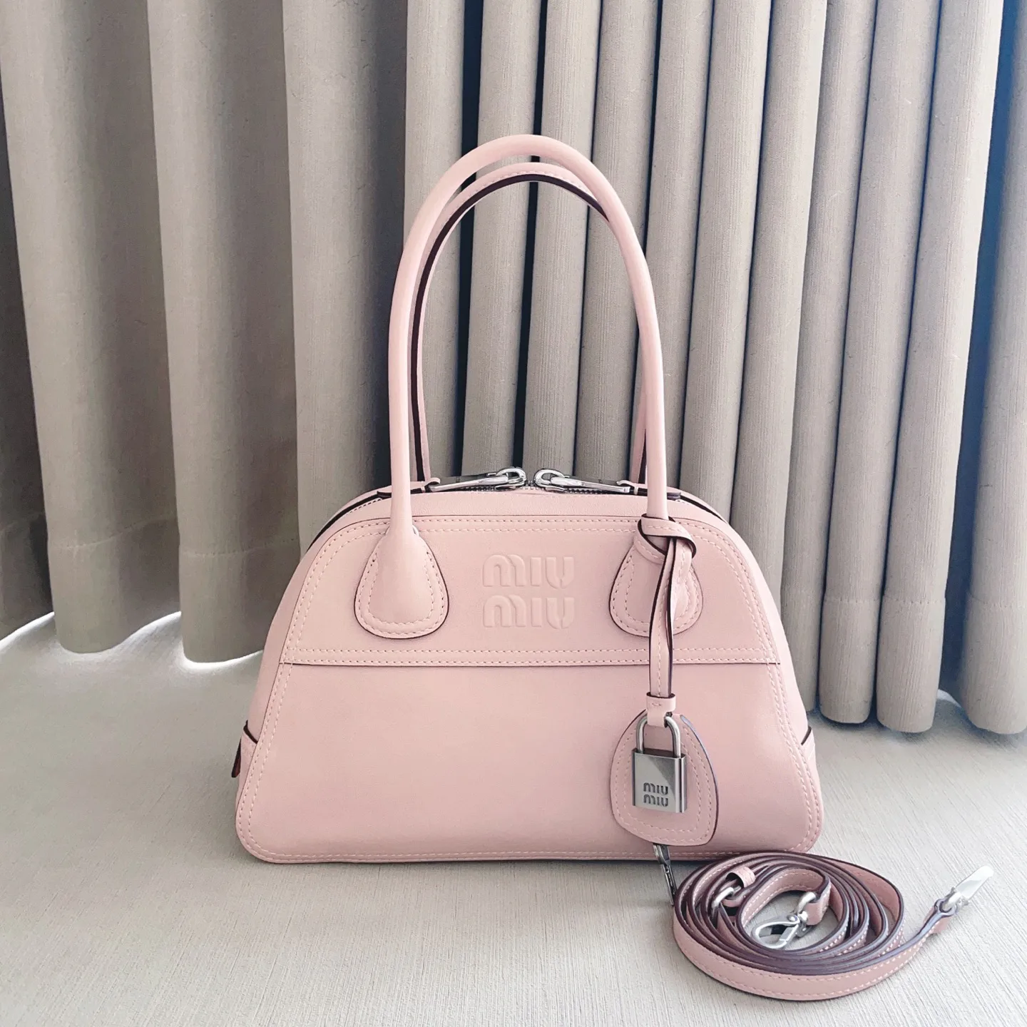Классические Сумки Женские Miu Miu 18602443