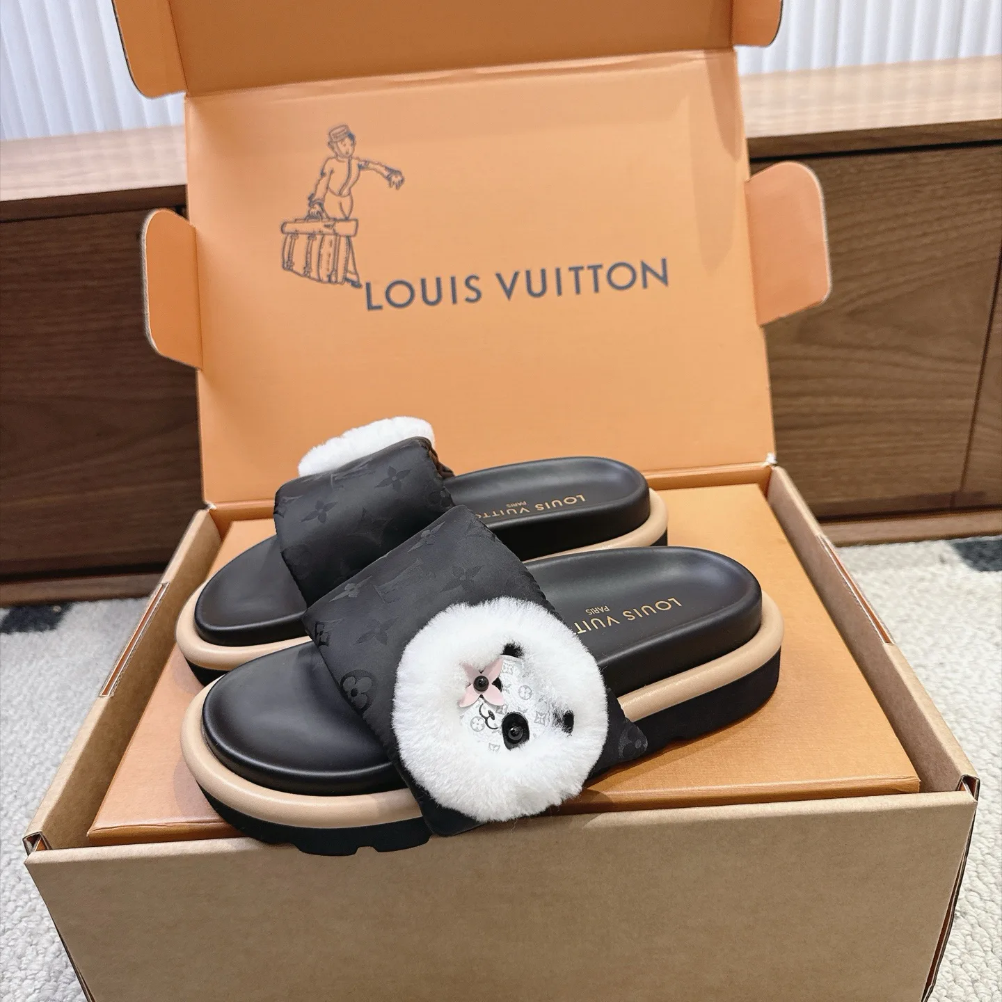 Women's Flip-Flops LOUIS VUITTON 18025803