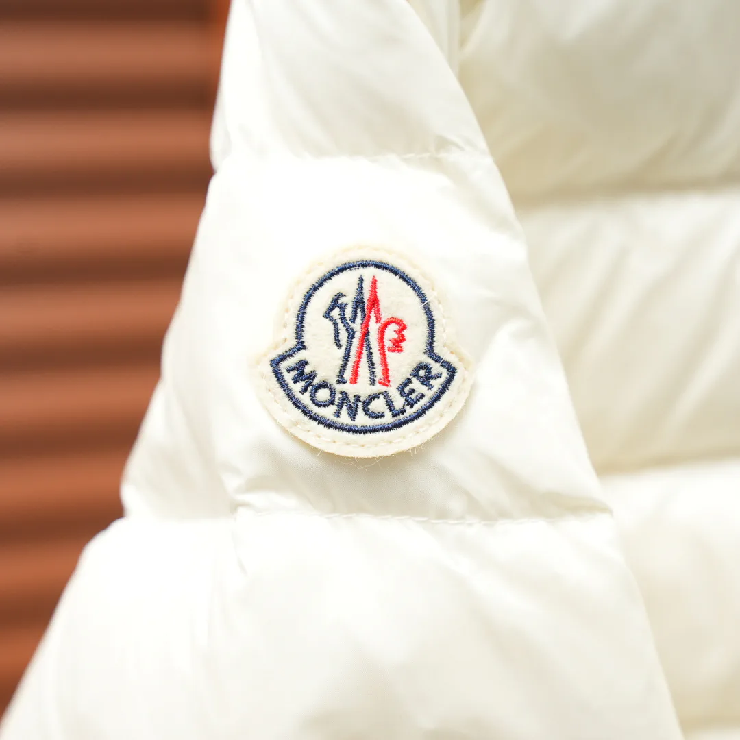 Women's Jackets And Down Jackets MONCLER 18455983