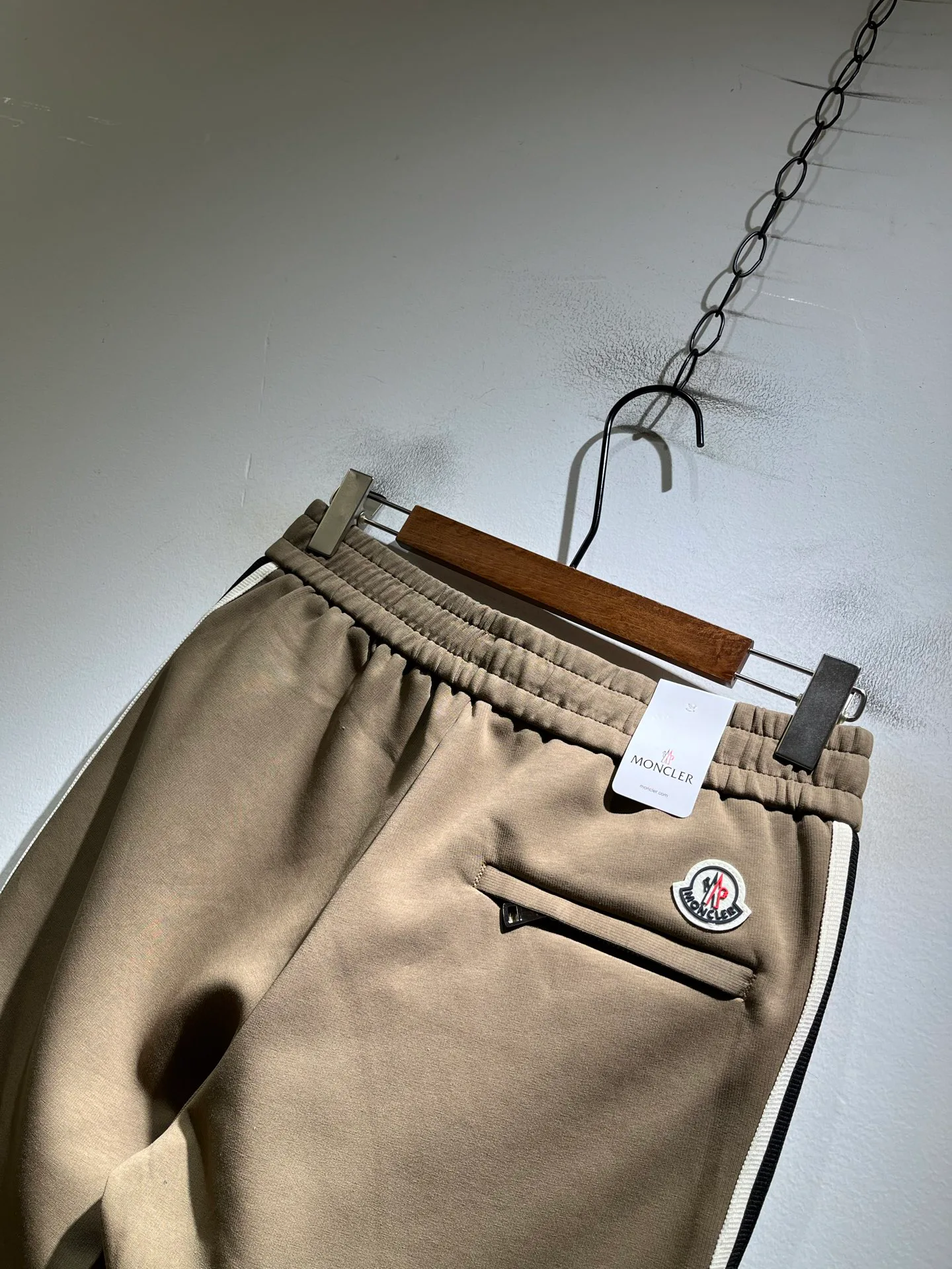 Men's Trousers MONCLER 18343127