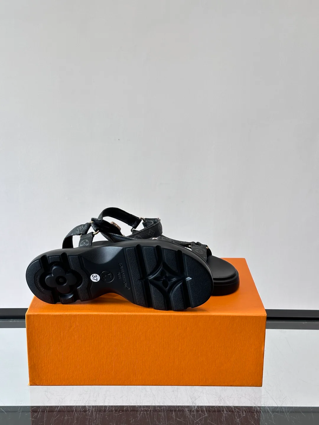 Women's Open-Toe Sandals LOUIS VUITTON 17608046