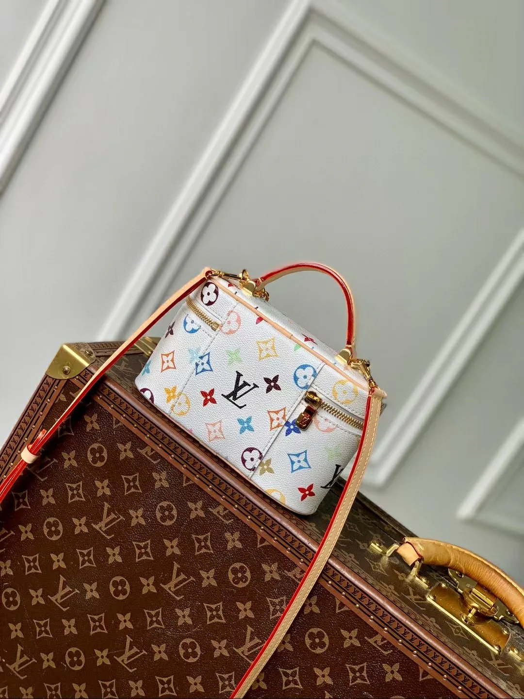 Women's Classic Handbags LOUIS VUITTON 18148121