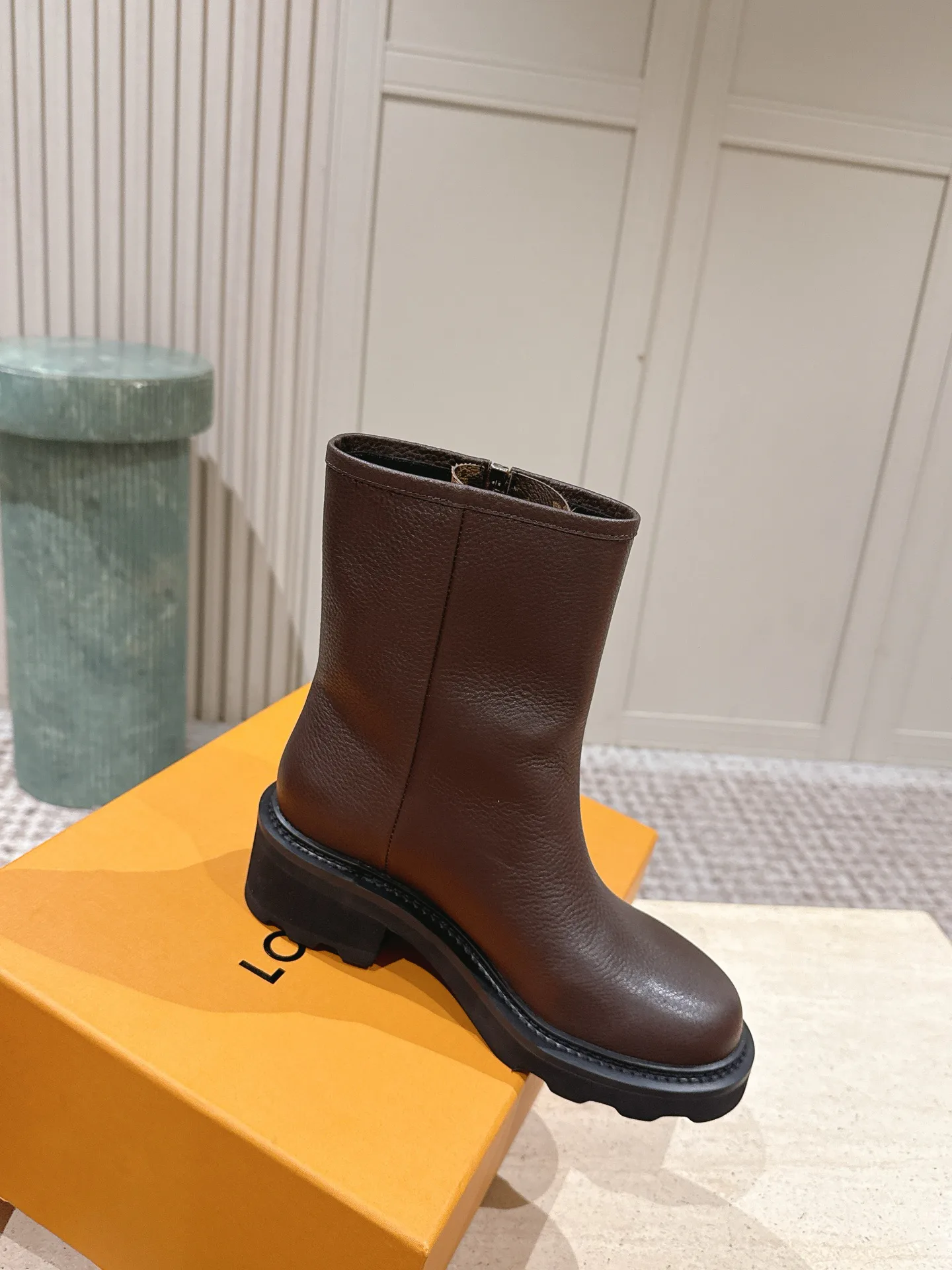 Women's Ankle Boots LOUIS VUITTON 18397747