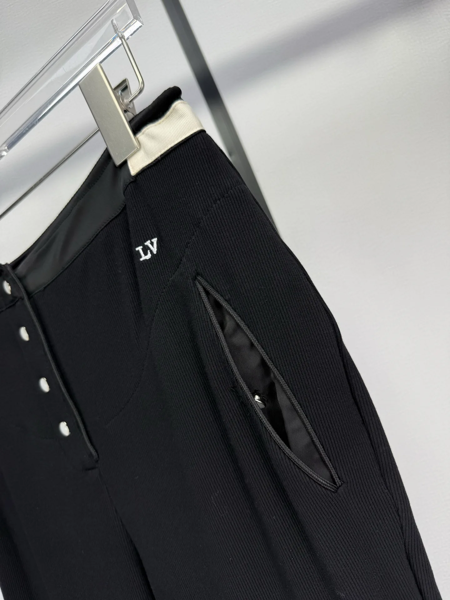 Women's Trousers LOUIS VUITTON 18022319