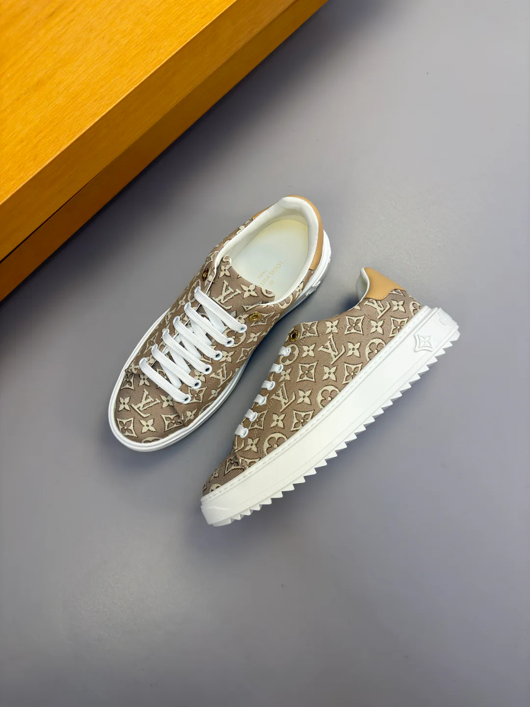 Women's Sneakers LOUIS VUITTON 17368526