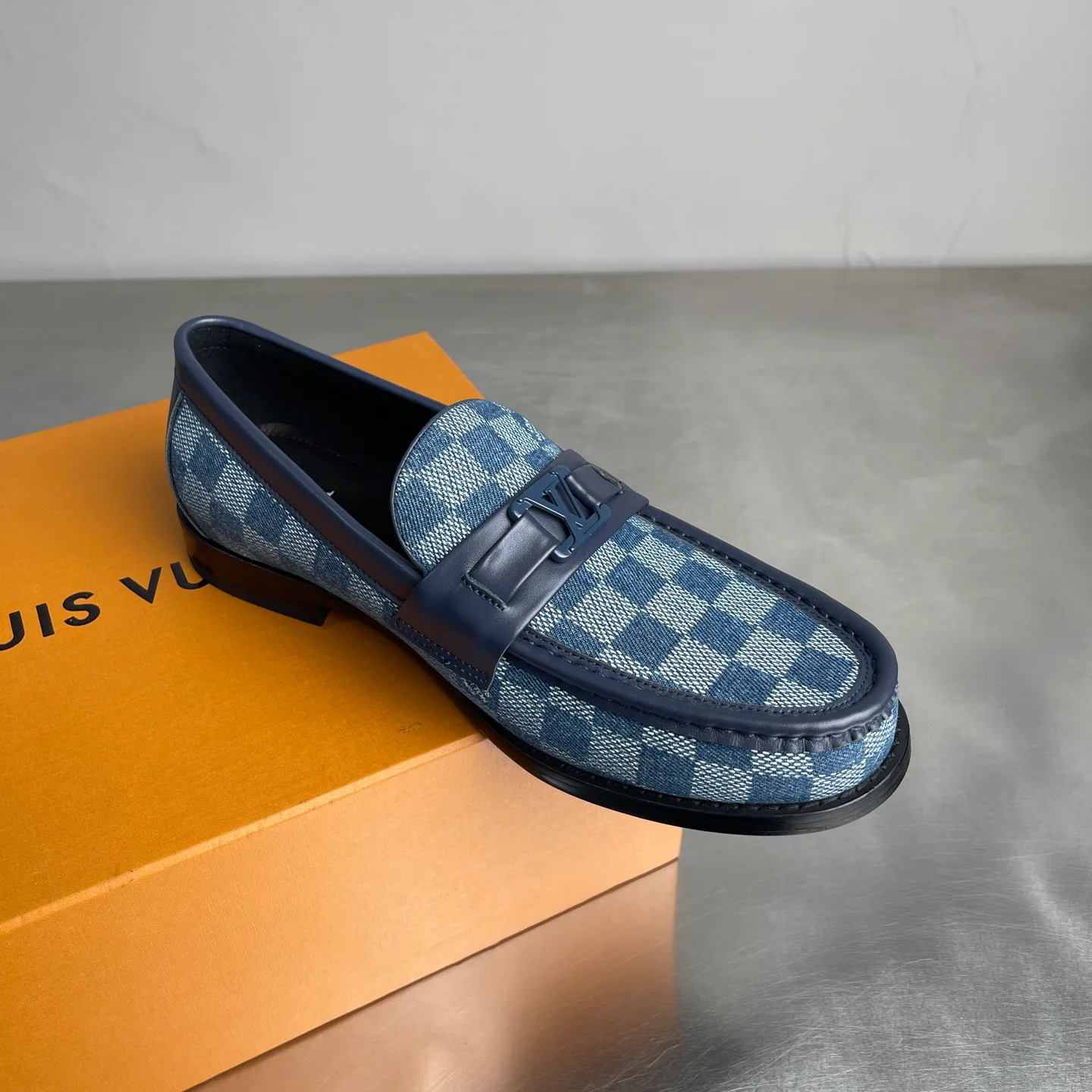 Men's Loafers And Dress Shoes LOUIS VUITTON 18519397