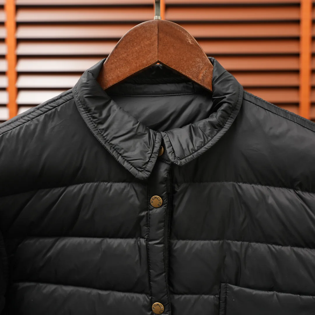 Women's Jackets And Down Jackets MONCLER 18455987