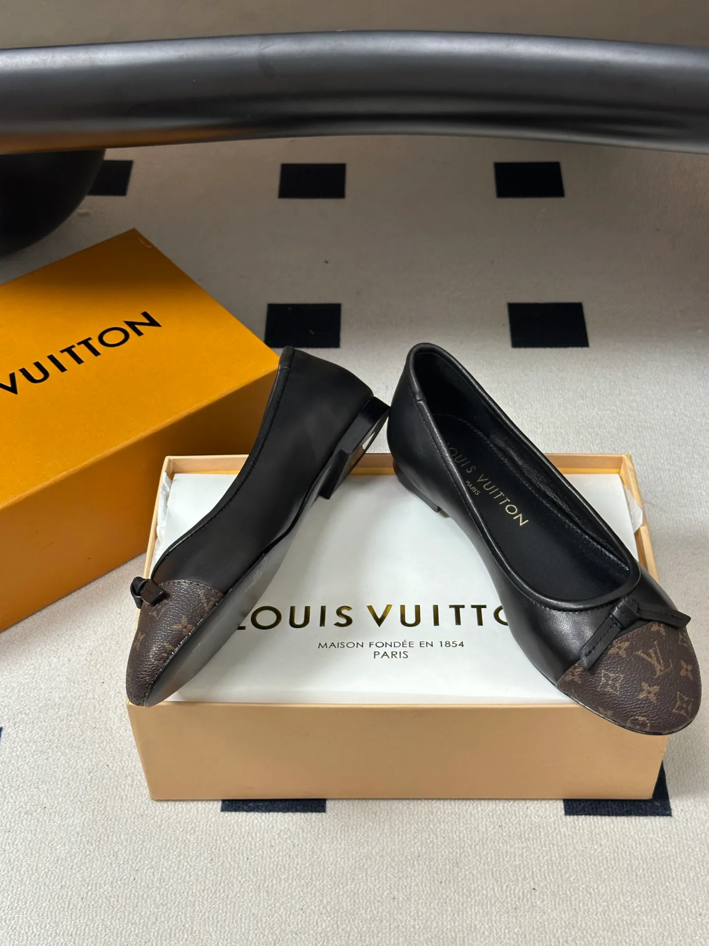 Women's Ballet Flats LOUIS VUITTON 18049403