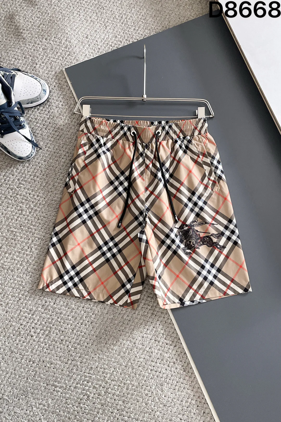 Men's Shorts BURBERRY 18000500
