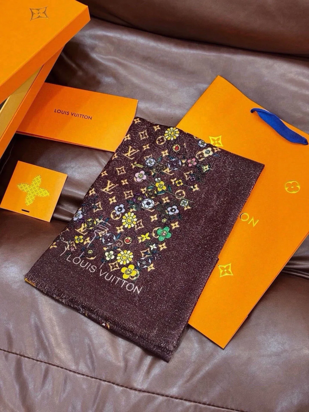 Scarves LOUIS VUITTON 18322186